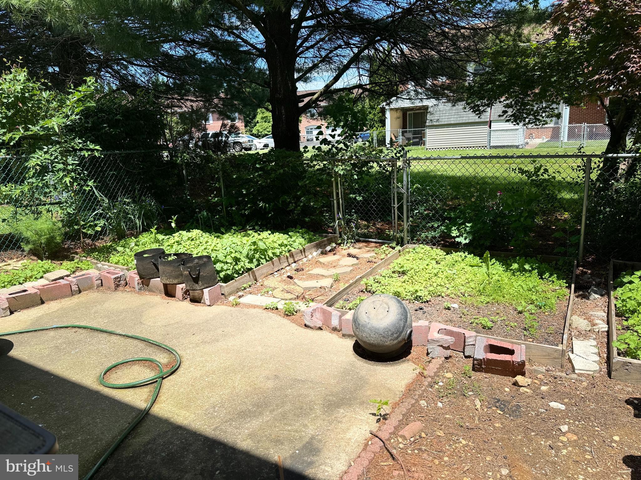 TOWNE OAK VILLAGE - Residential