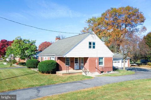 Photo of 269 E Main Street, LEOLA, PA 17540 (MLS # PALA2061064)