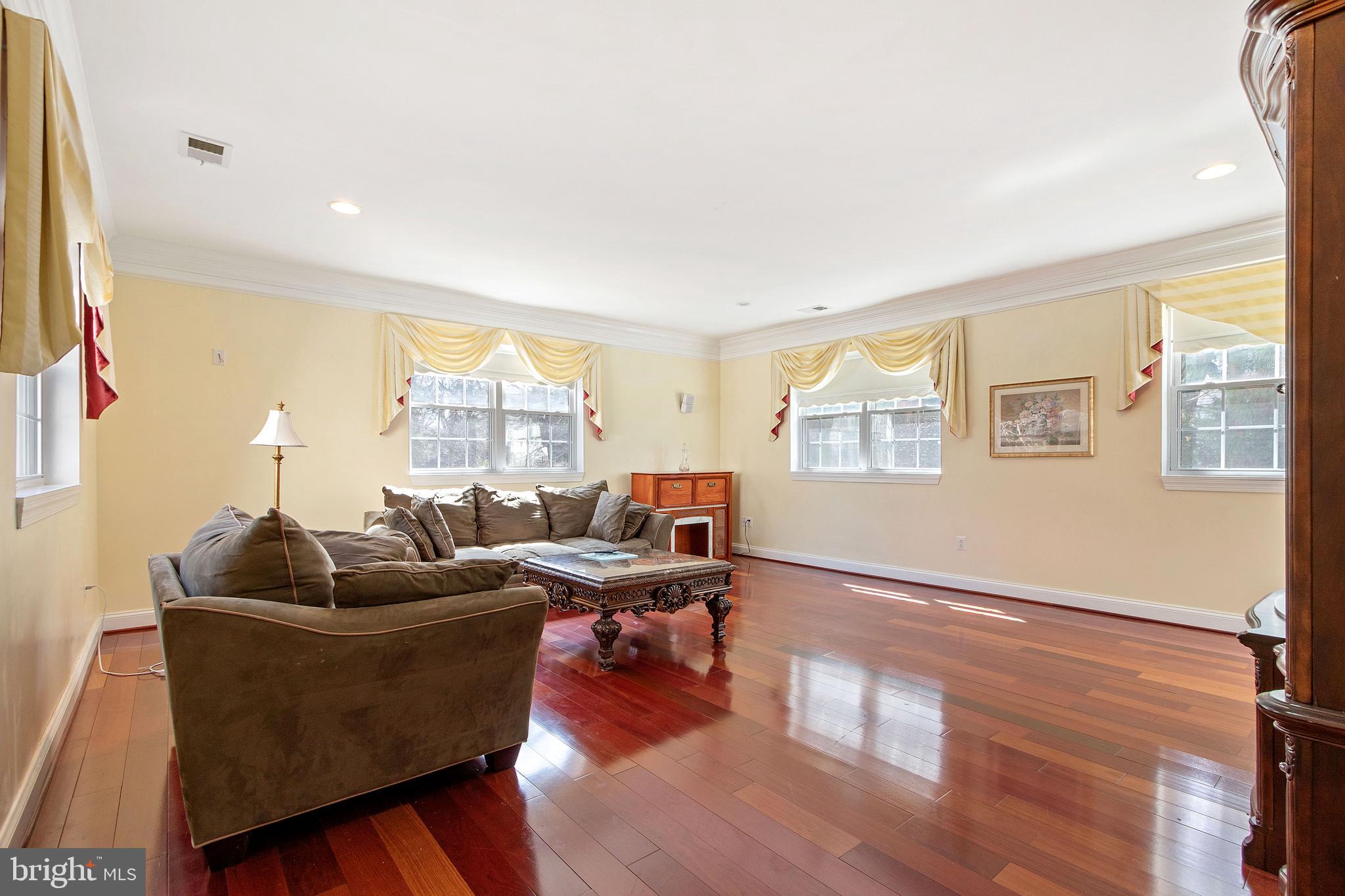 SOUTHAMPTON - Residential Lease