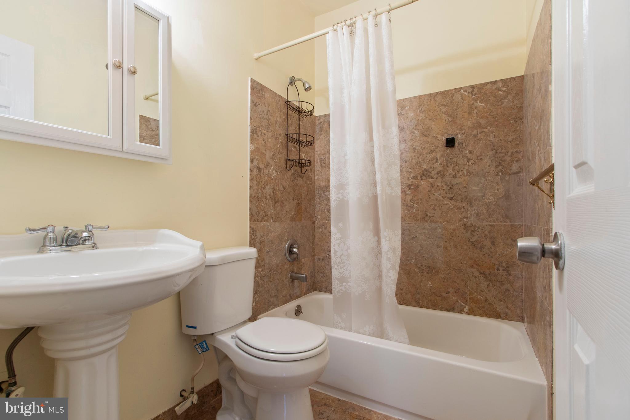 SOUTHAMPTON - Residential Lease