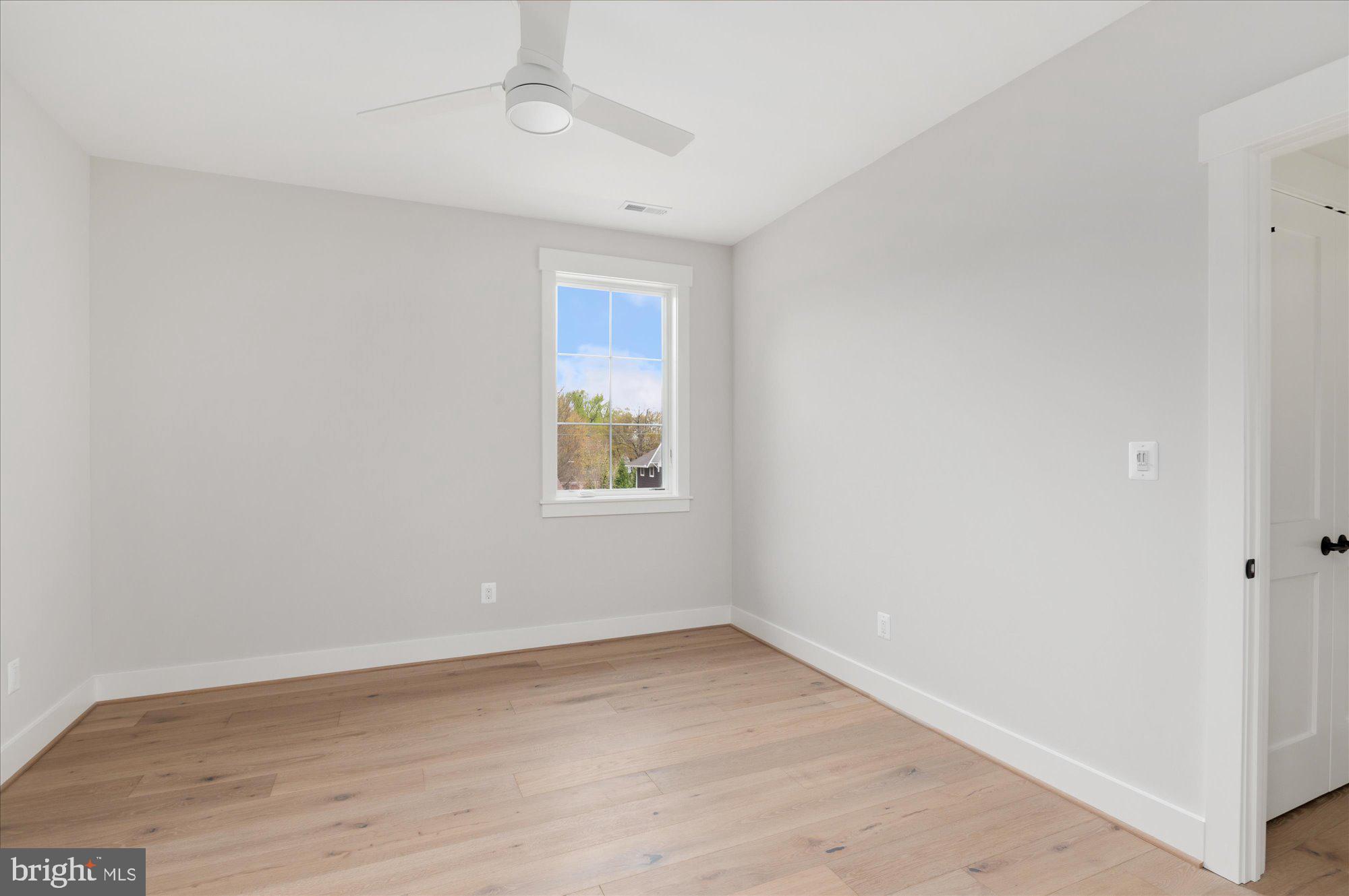 WILLIAMSBURG VILLAGE - Residential