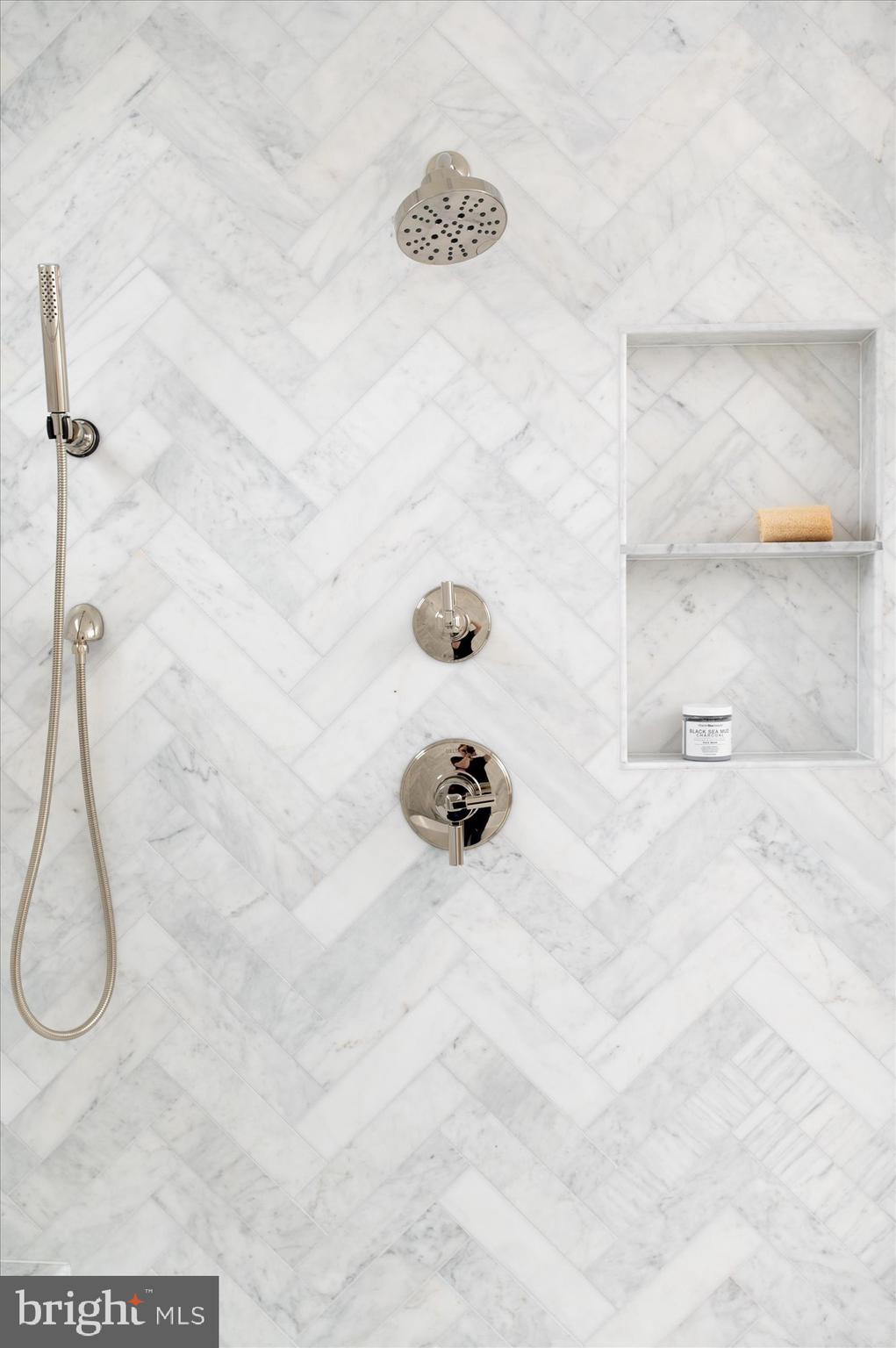 WILLIAMSBURG VILLAGE - Residential