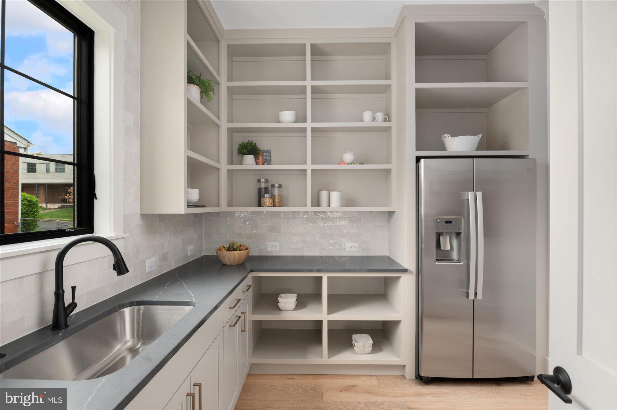 WILLIAMSBURG VILLAGE - Residential