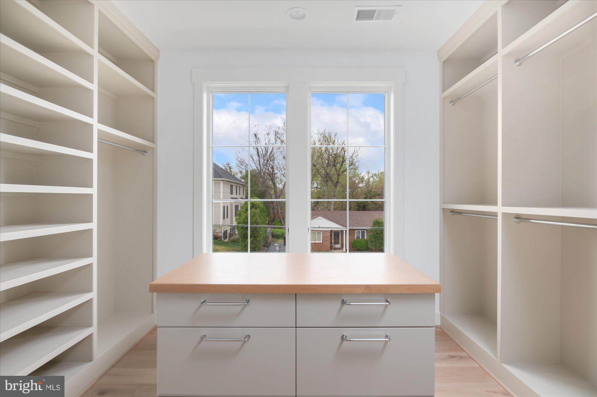 WILLIAMSBURG VILLAGE - Residential