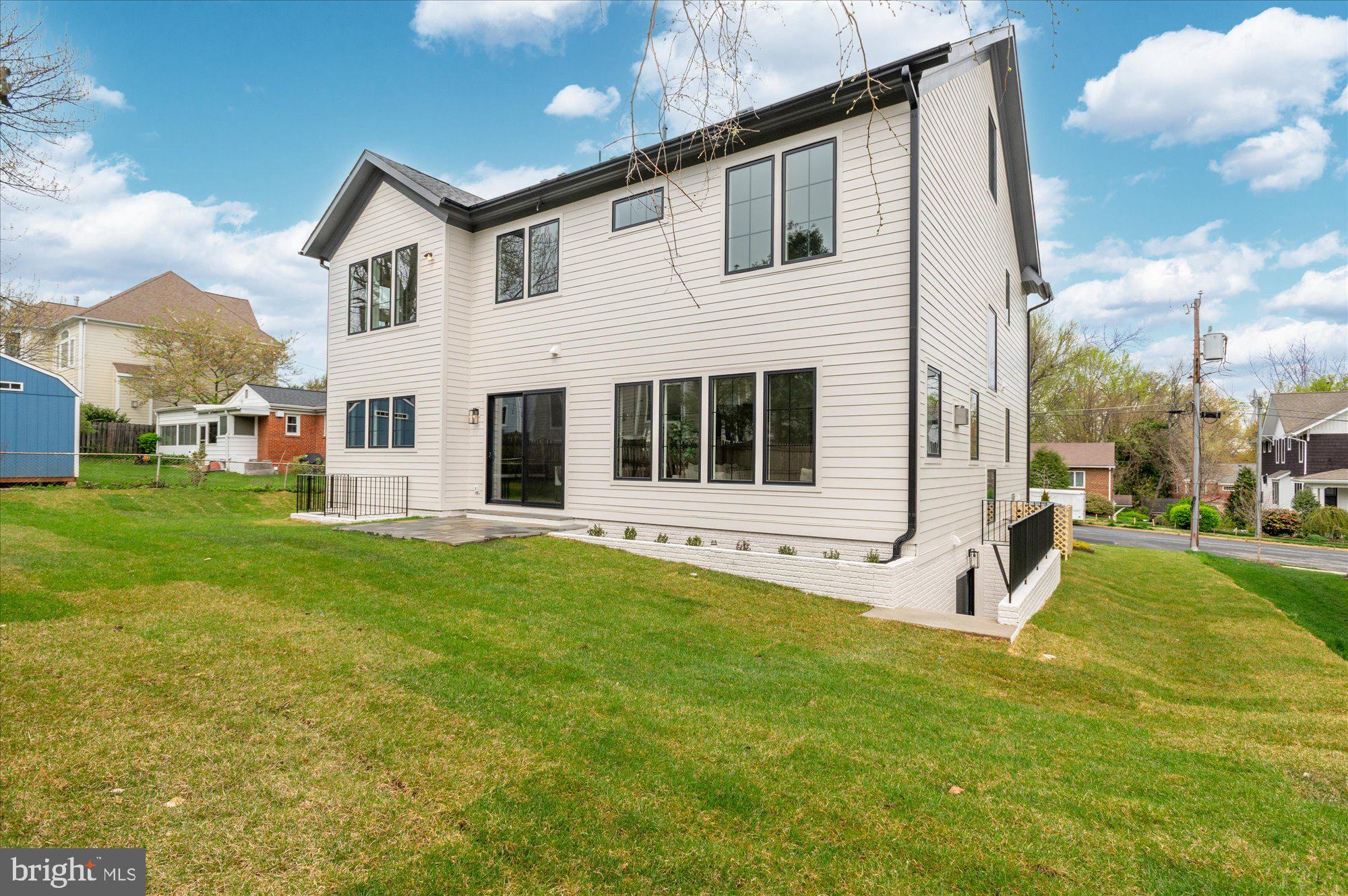 WILLIAMSBURG VILLAGE - Residential