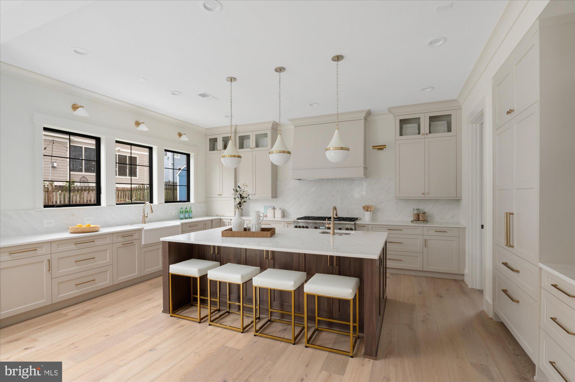 WILLIAMSBURG VILLAGE - Residential