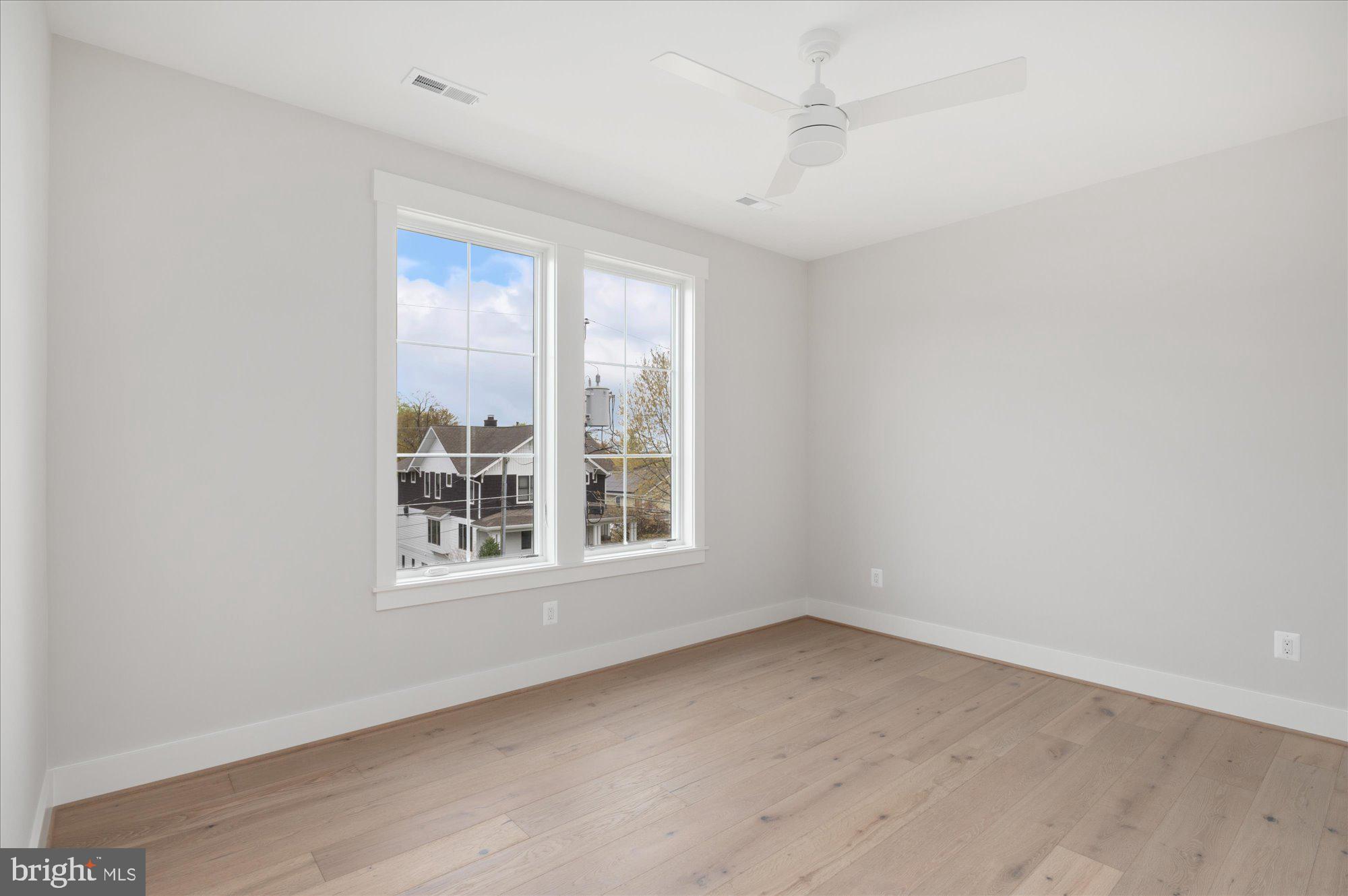 WILLIAMSBURG VILLAGE - Residential