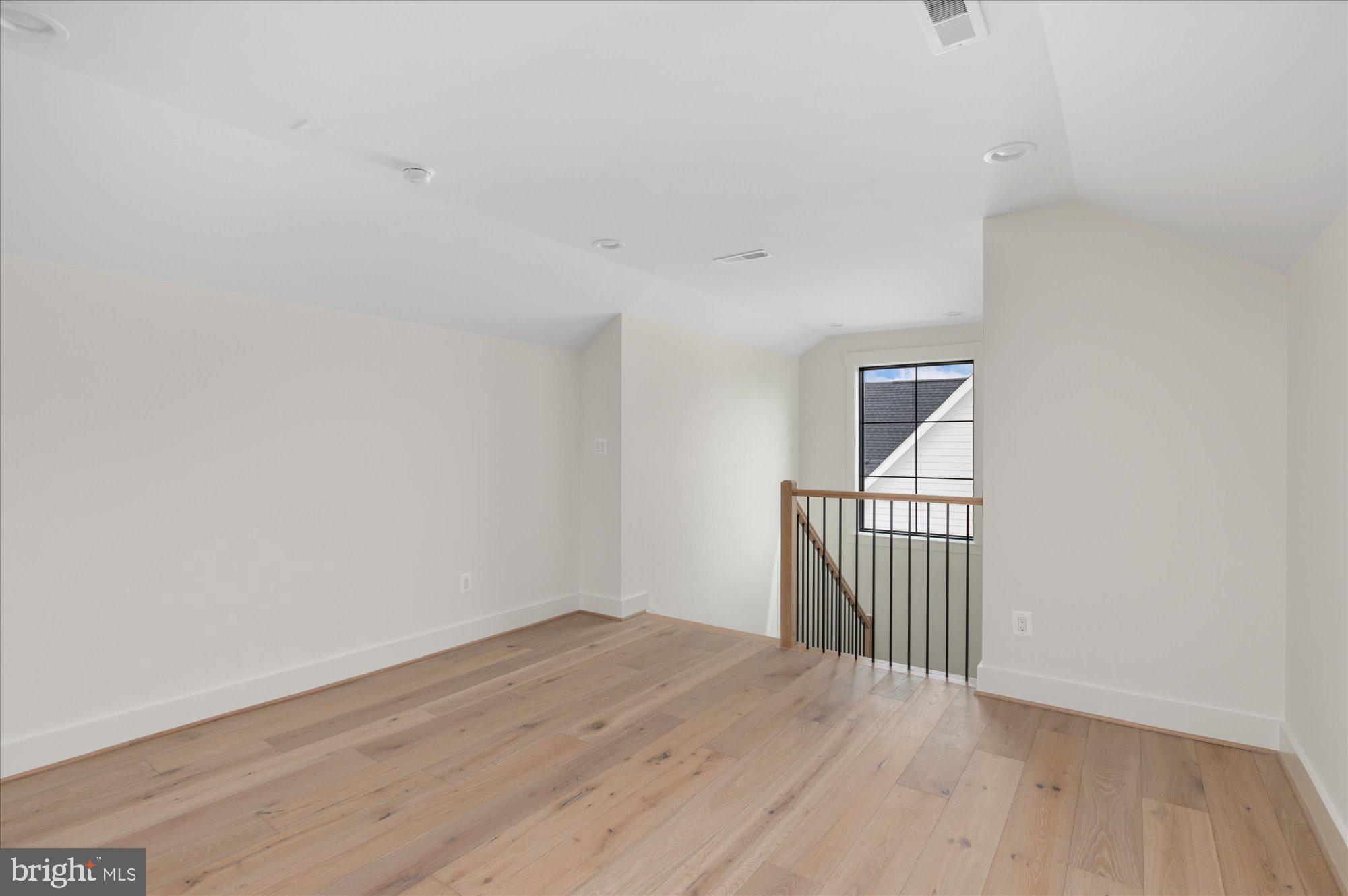 WILLIAMSBURG VILLAGE - Residential