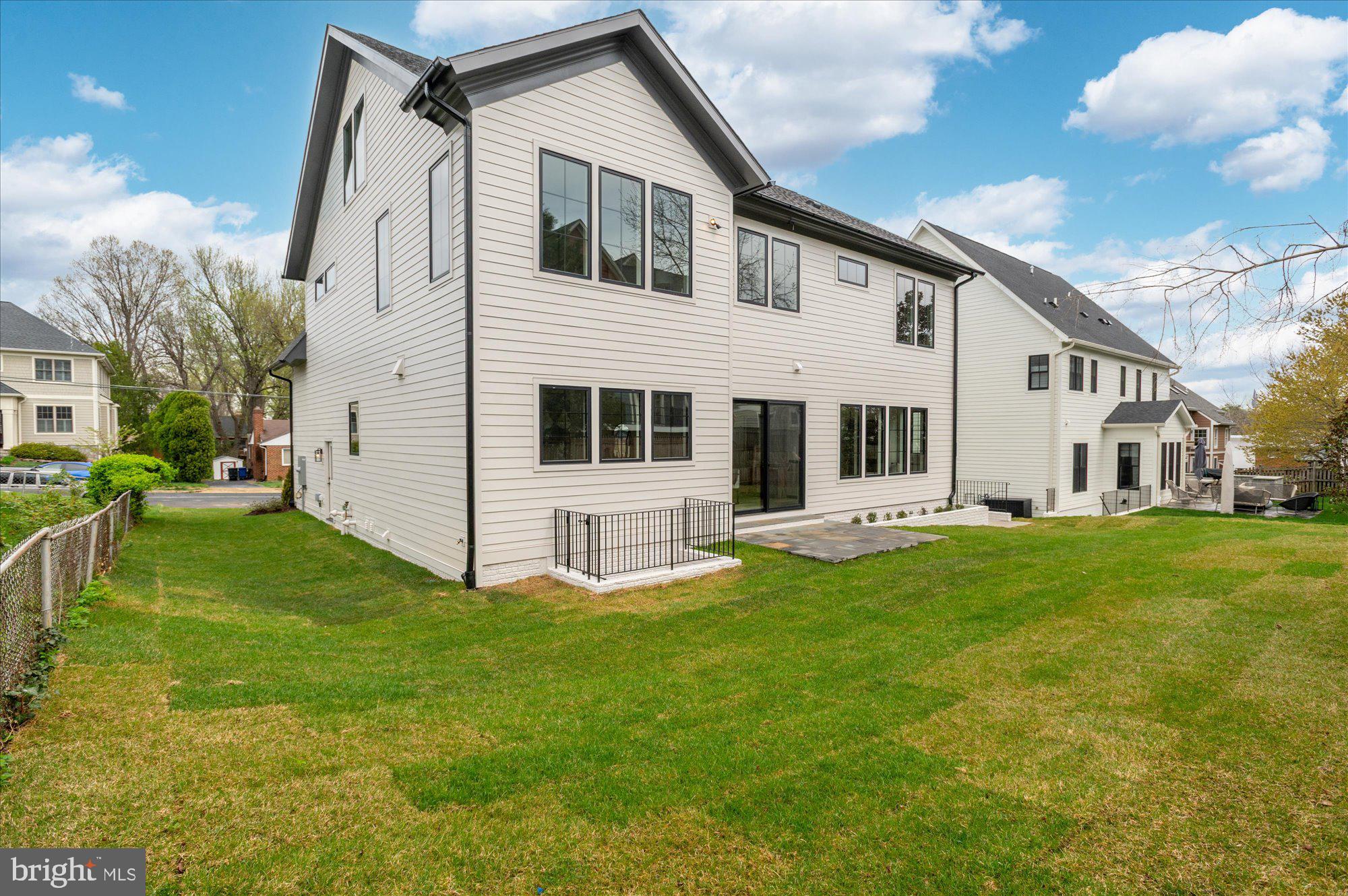 WILLIAMSBURG VILLAGE - Residential