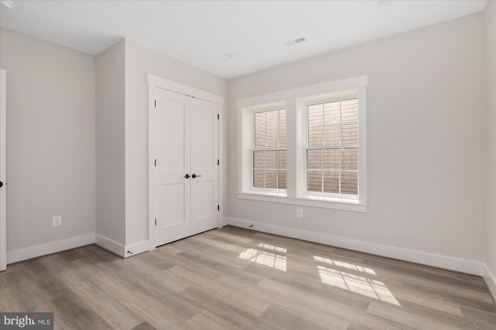 WILLIAMSBURG VILLAGE - Residential