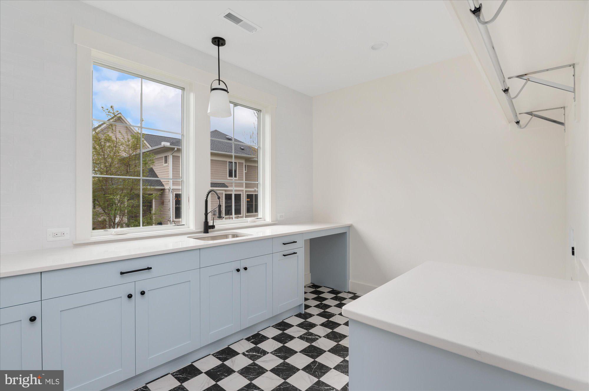 WILLIAMSBURG VILLAGE - Residential