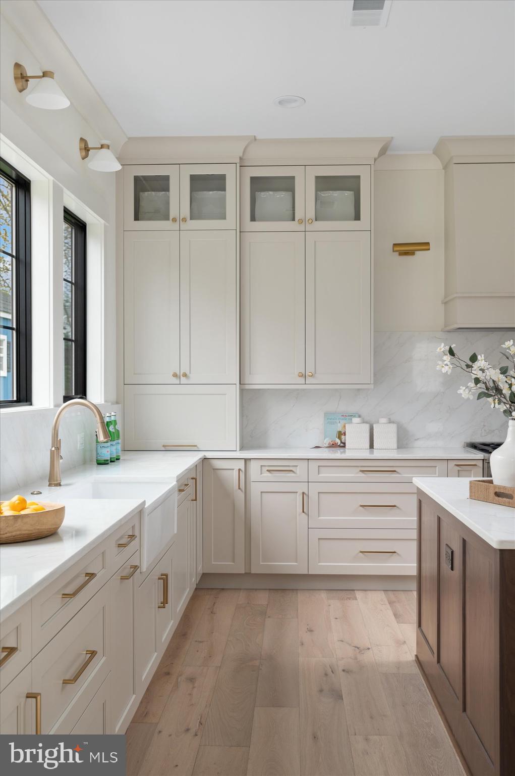 WILLIAMSBURG VILLAGE - Residential