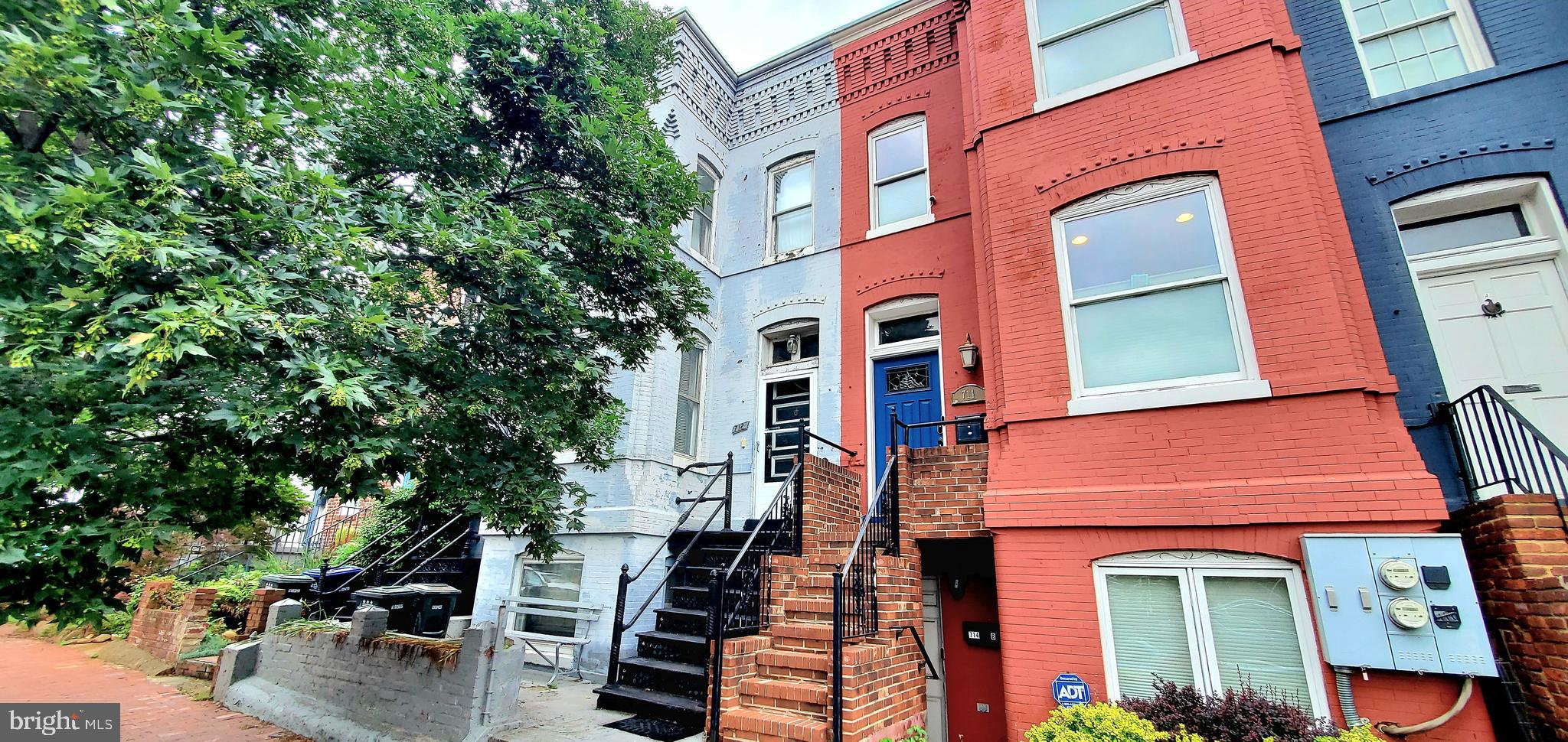 712 4TH STREET SE
