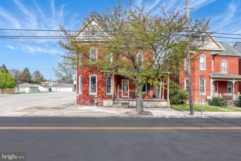 Homes For Sale - 453 Carlisle Street<br/> HANOVER, PA 17331