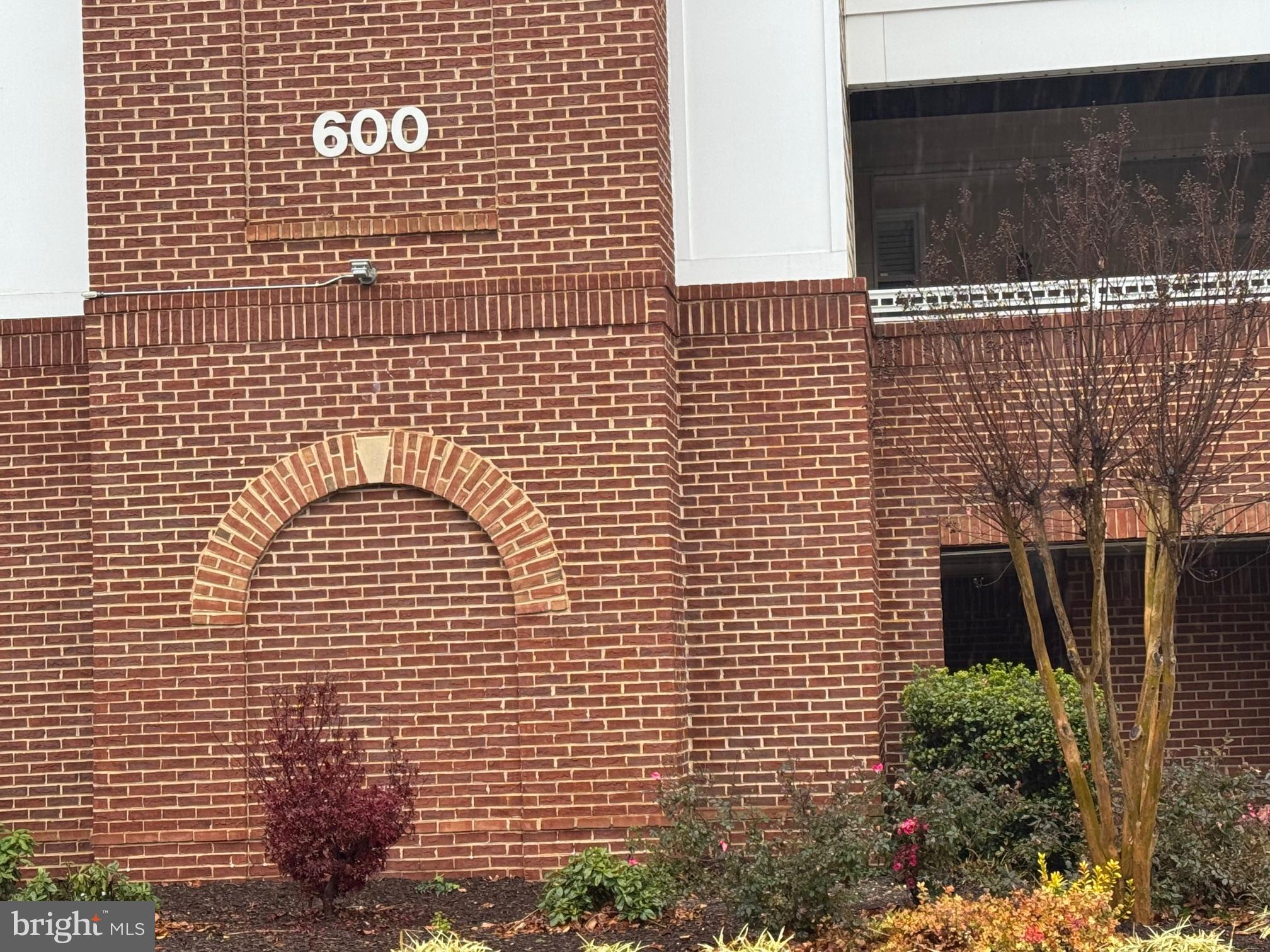 OYSTER BAY CONDOMINIUMS - Residential Lease