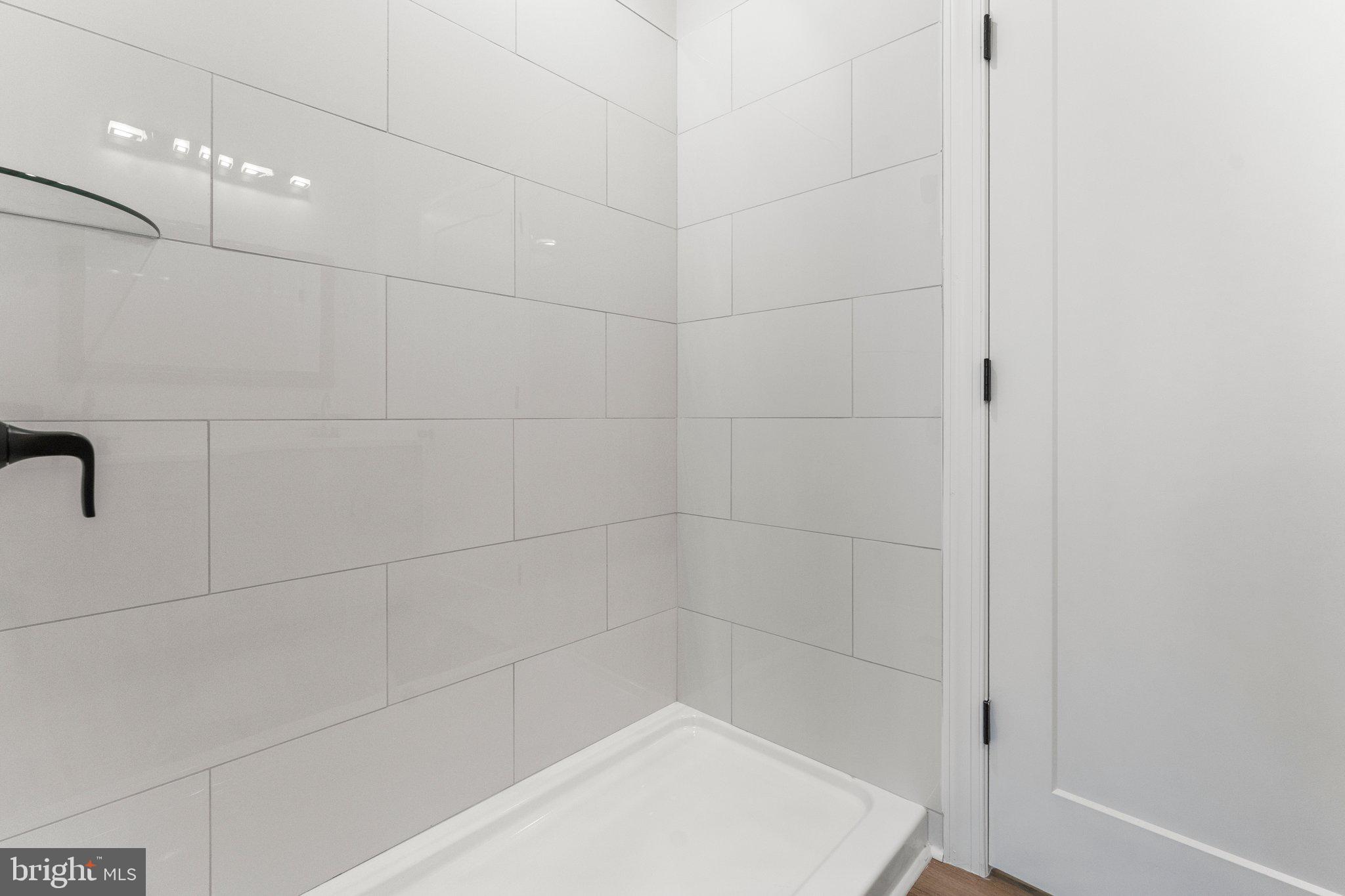 GLEBE HARBOR - Residential