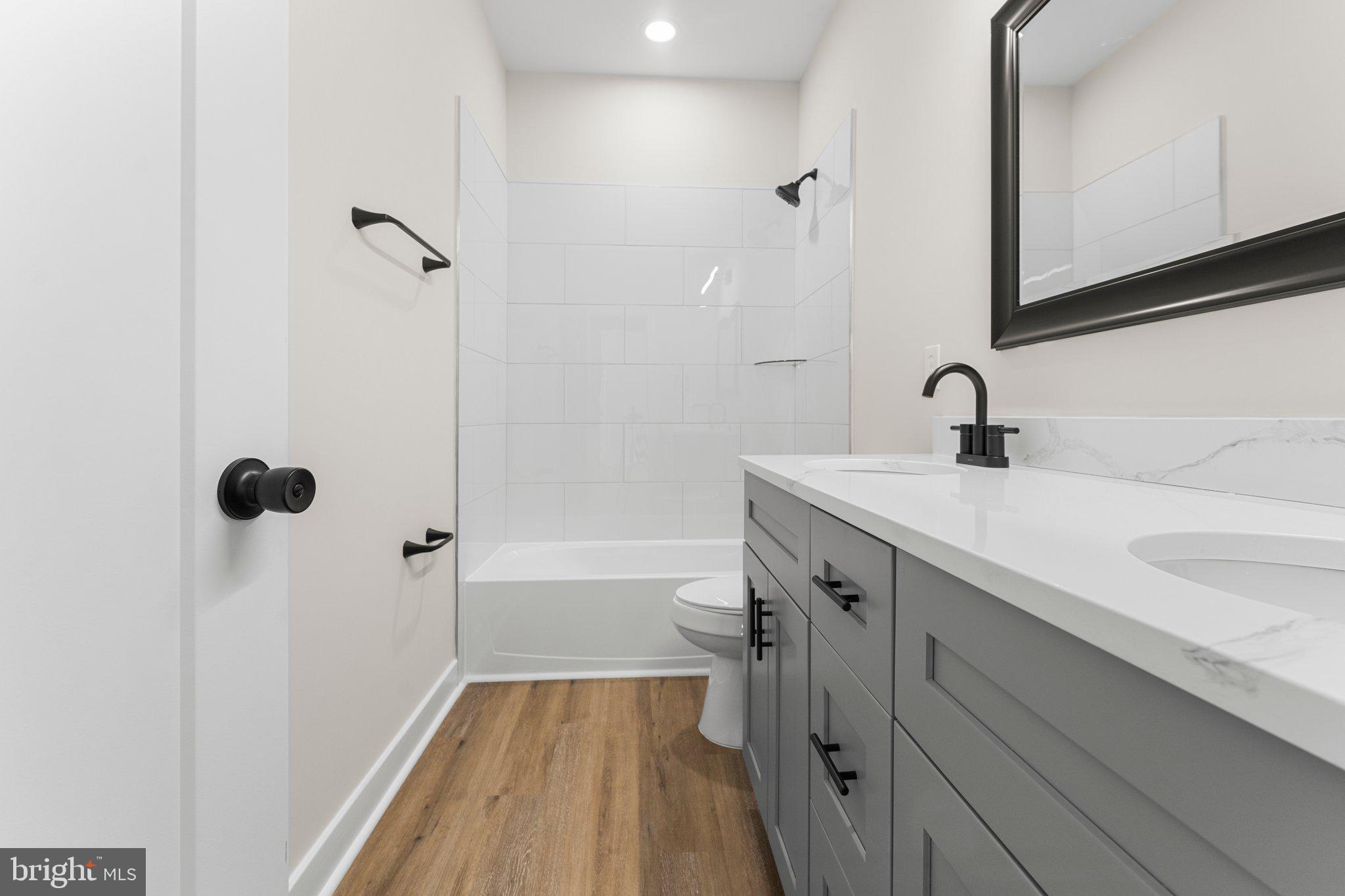 GLEBE HARBOR - Residential