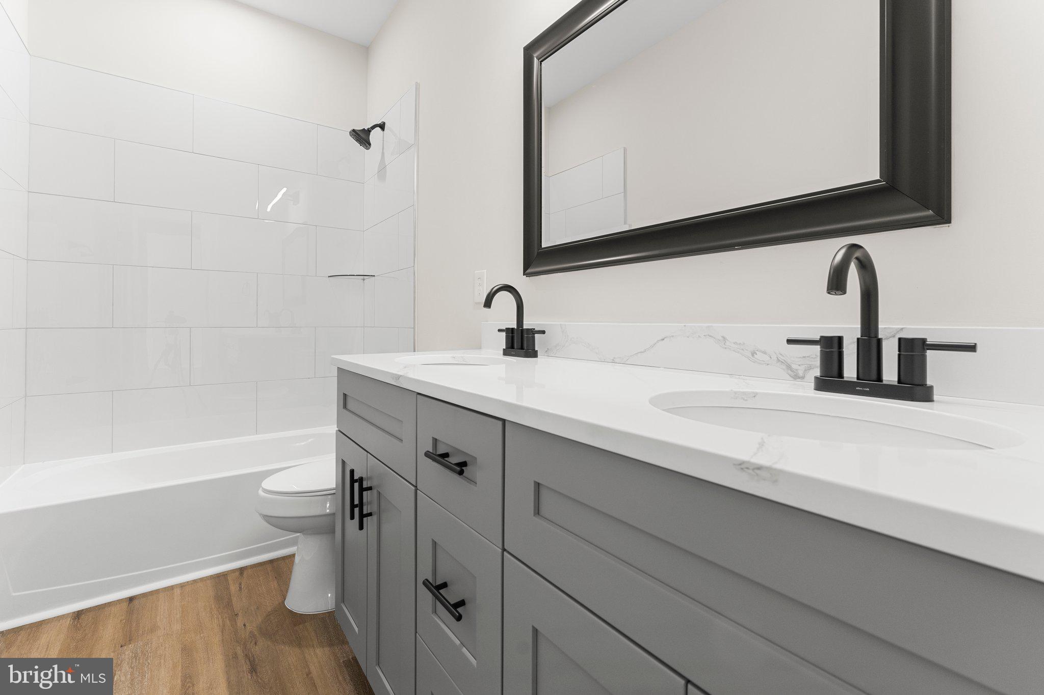 GLEBE HARBOR - Residential