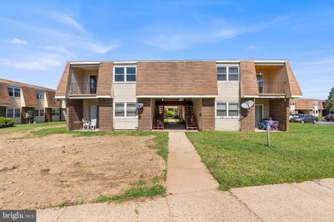 Townhouse For Sale - 10 Florence Tollgate Place<br/> FLORENCE, NJ 08518
