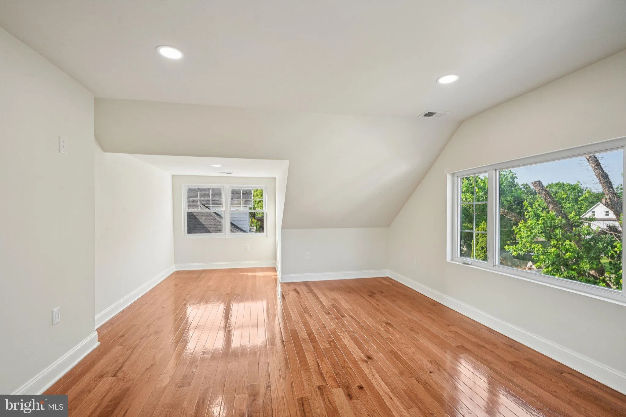 Aldan, Pennsylvania 19018, United States, 4 Bedrooms Bedrooms, ,5 BathroomsBathrooms,Residential,Active,137773