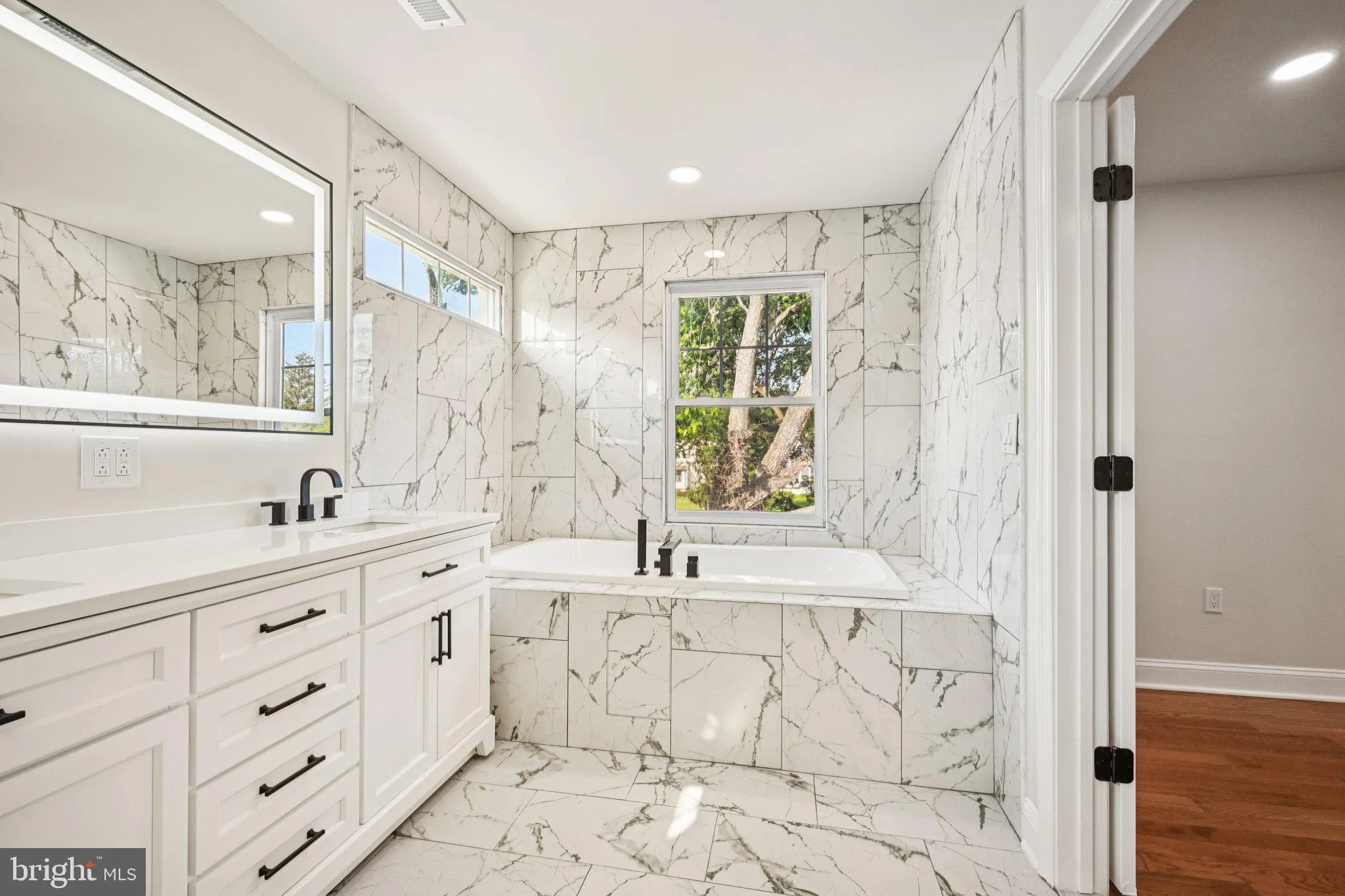 Aldan, Pennsylvania 19018, United States, 4 Bedrooms Bedrooms, ,5 BathroomsBathrooms,Residential,Active,137773