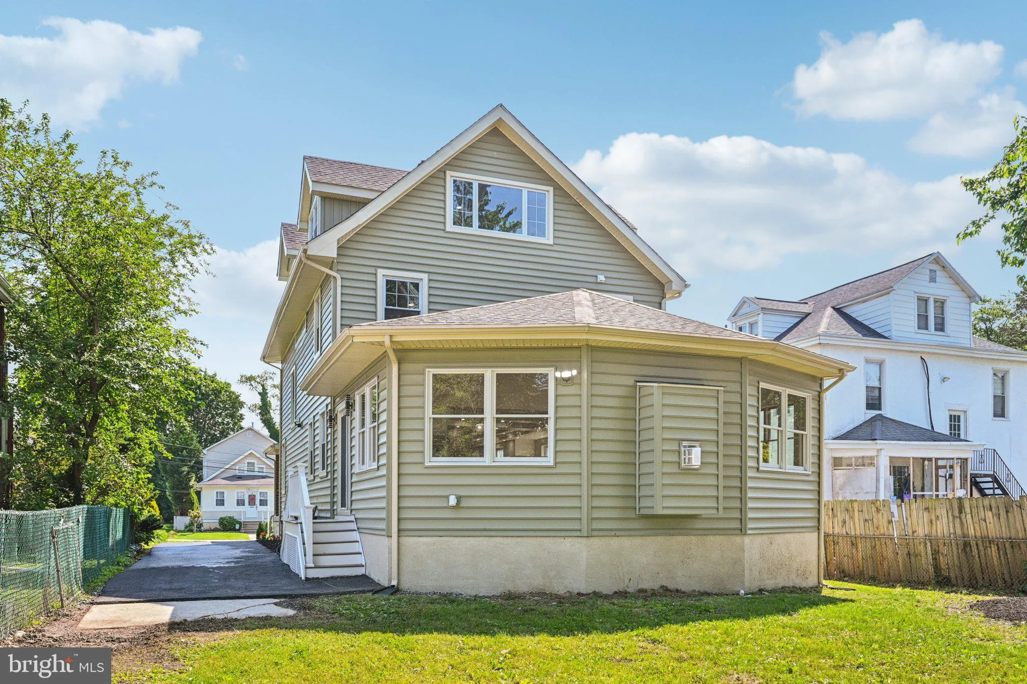 Aldan, Pennsylvania 19018, United States, 4 Bedrooms Bedrooms, ,5 BathroomsBathrooms,Residential,Active,137773