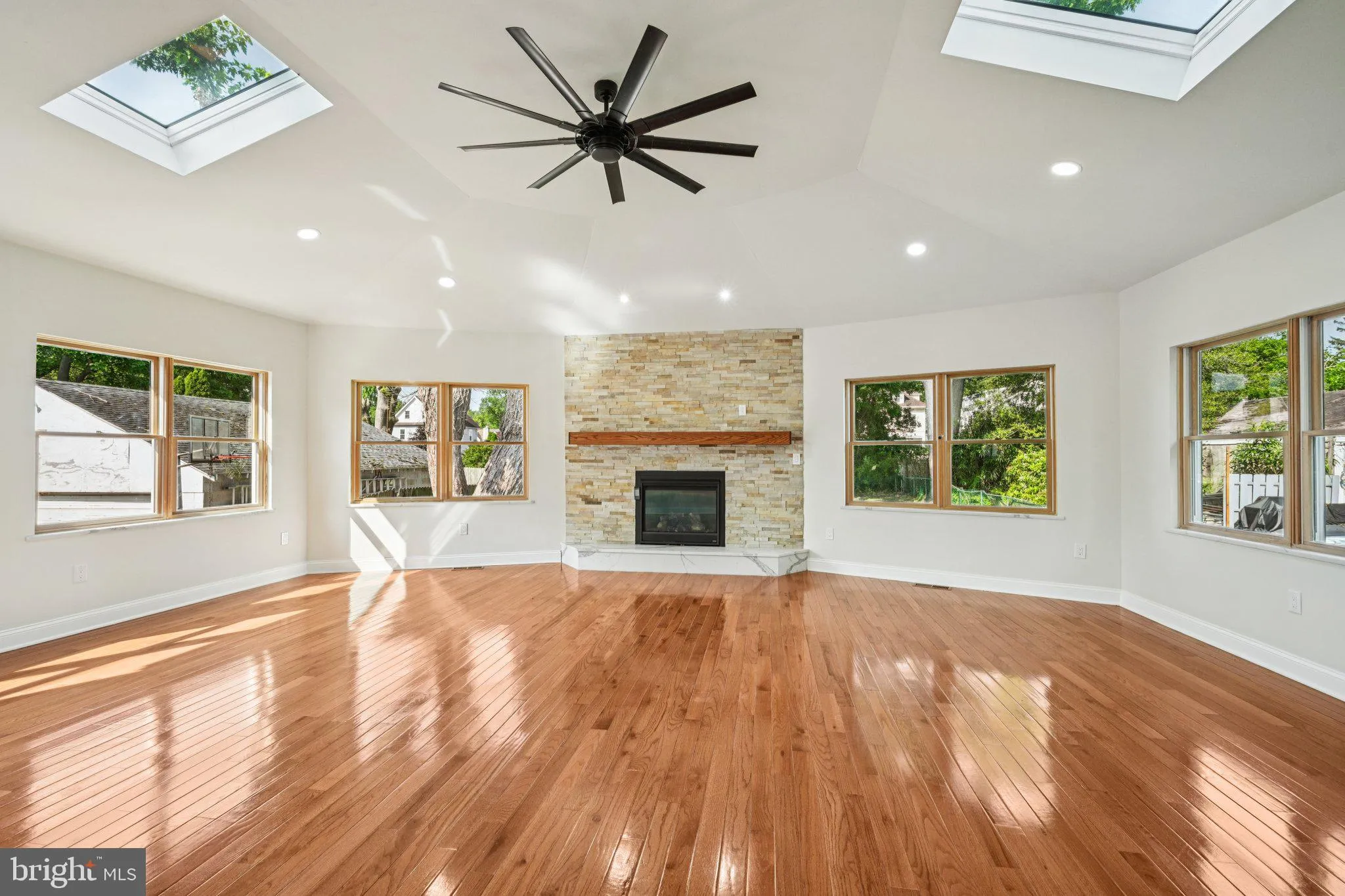 Aldan, Pennsylvania 19018, United States, 4 Bedrooms Bedrooms, ,5 BathroomsBathrooms,Residential,Active,137773