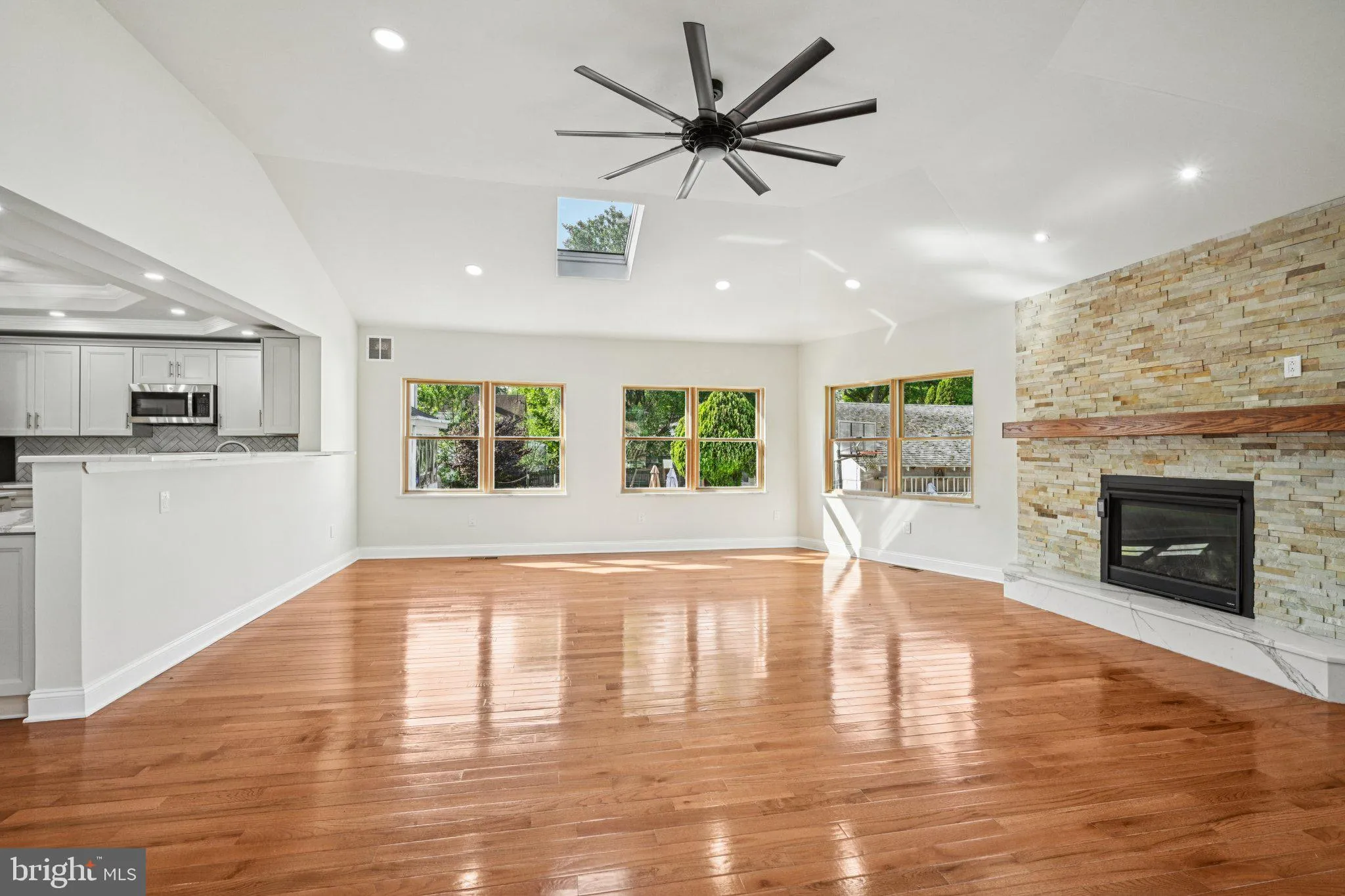 Aldan, Pennsylvania 19018, United States, 4 Bedrooms Bedrooms, ,5 BathroomsBathrooms,Residential,Active,137773