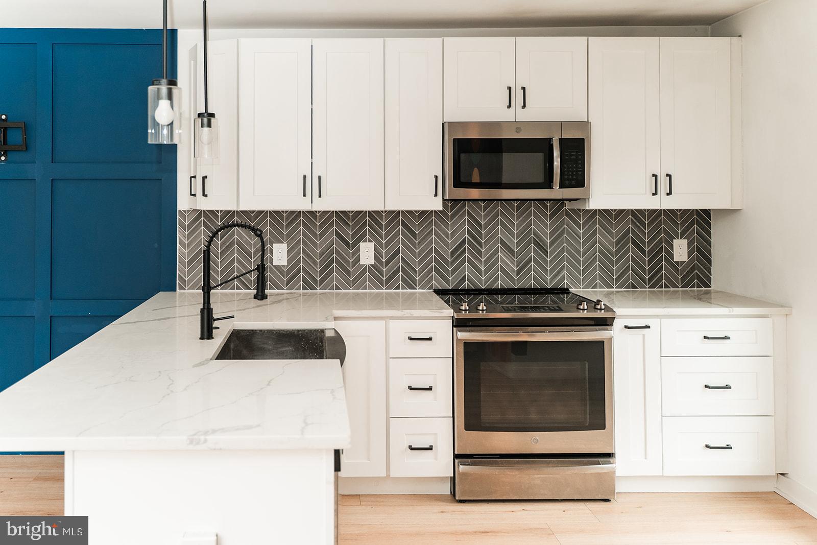 OLDE KENSINGTON - Residential Lease