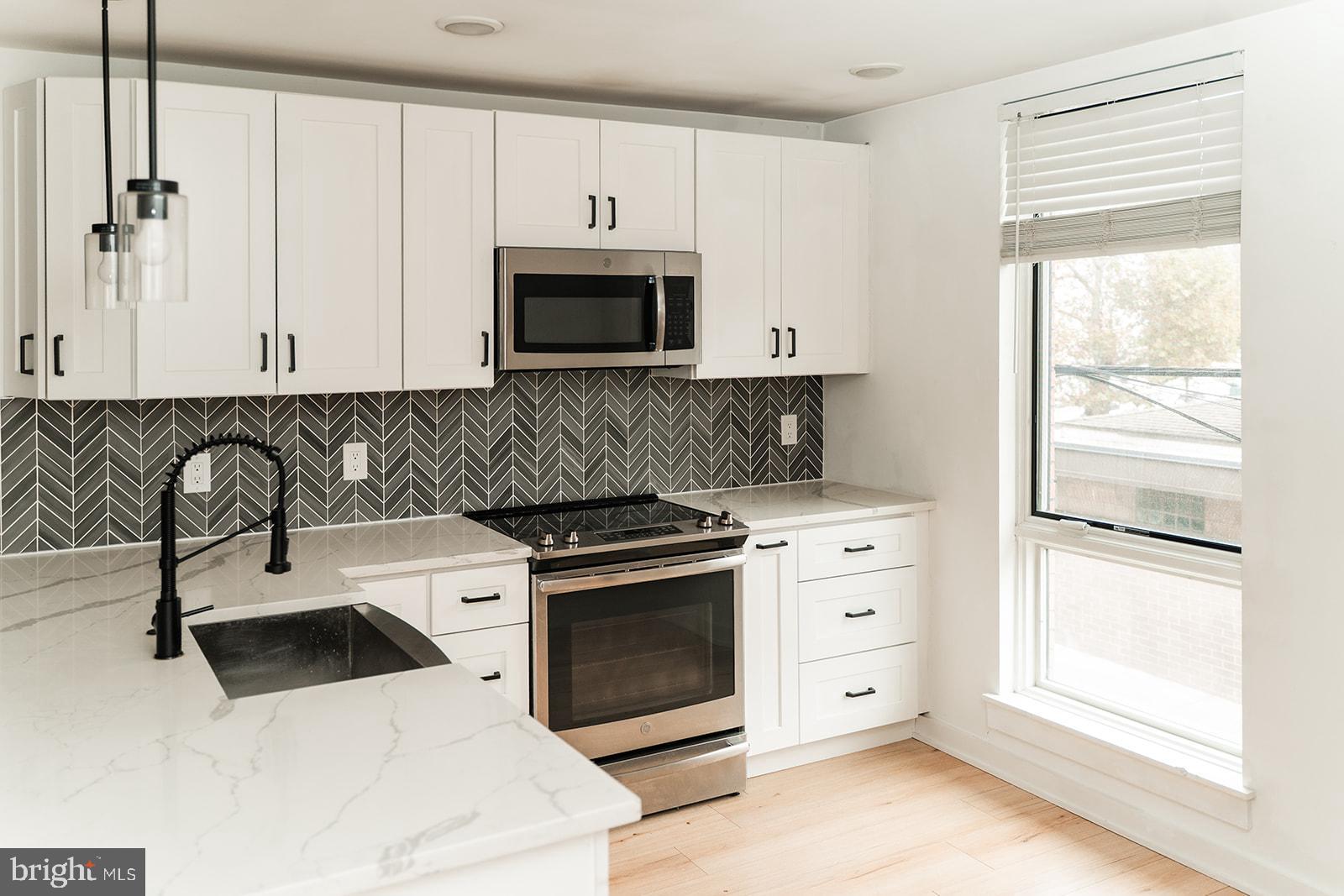 OLDE KENSINGTON - Residential Lease