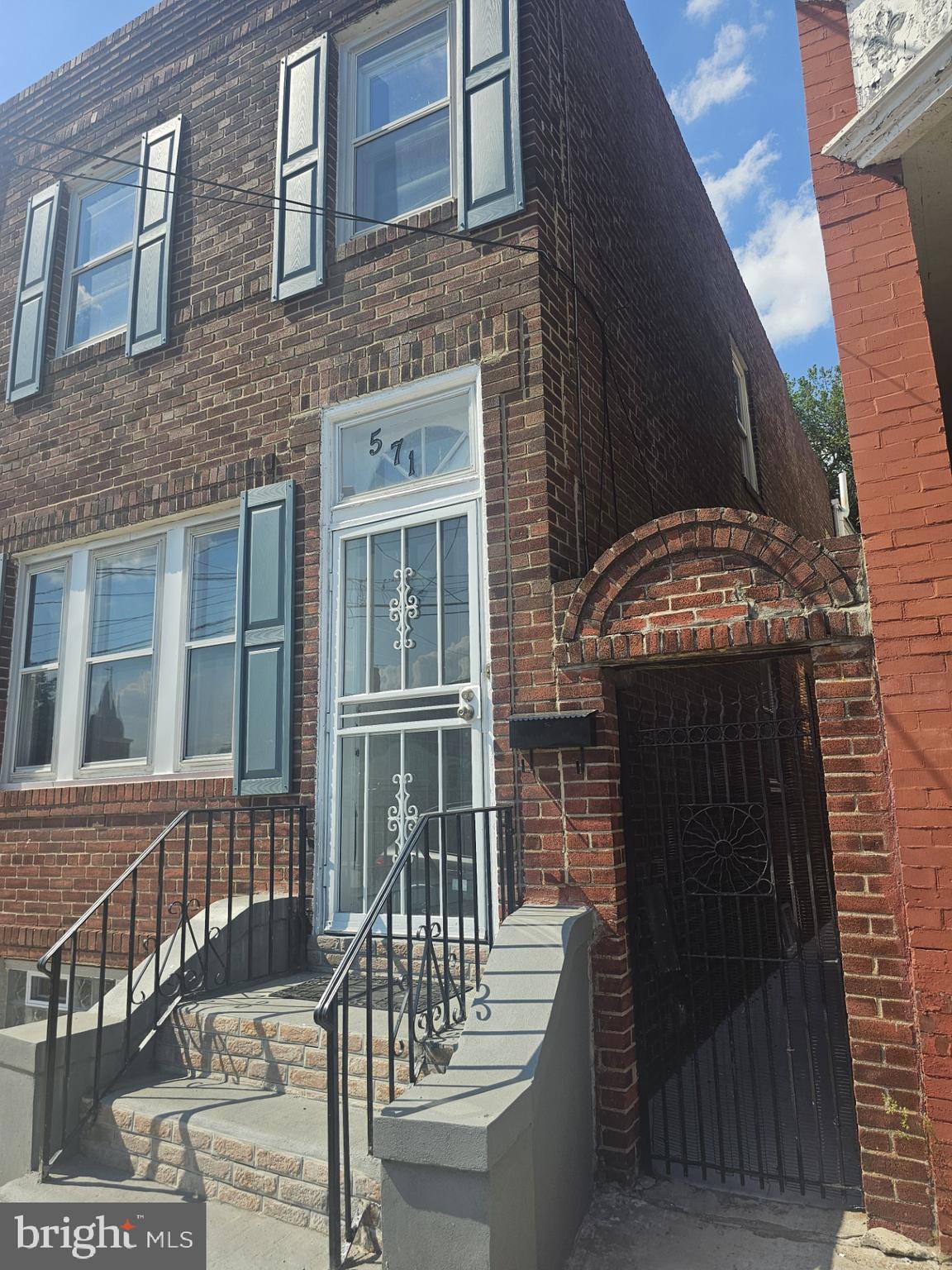 571 CLINTON STREET