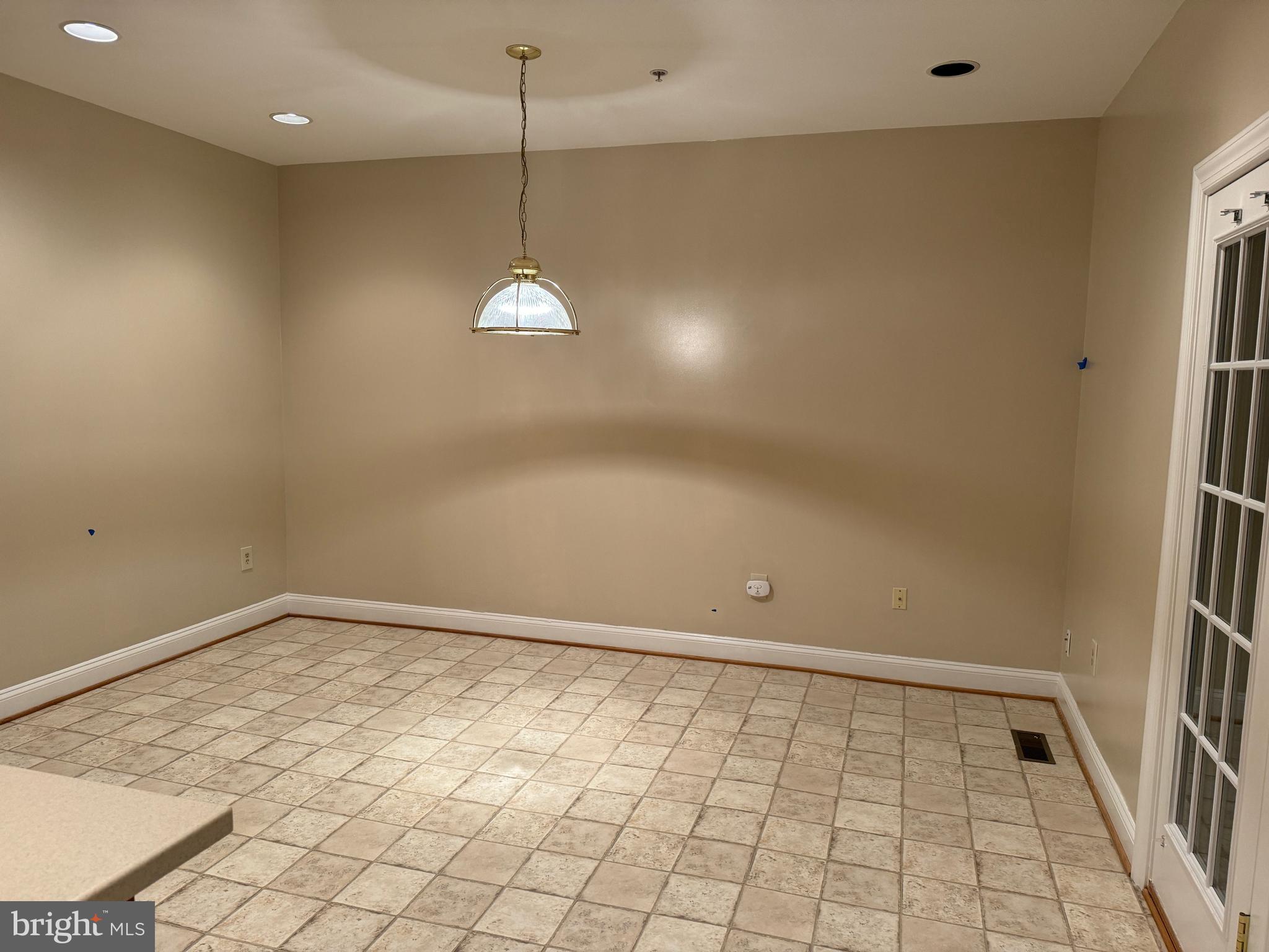 TOWER OAKS - Residential Lease