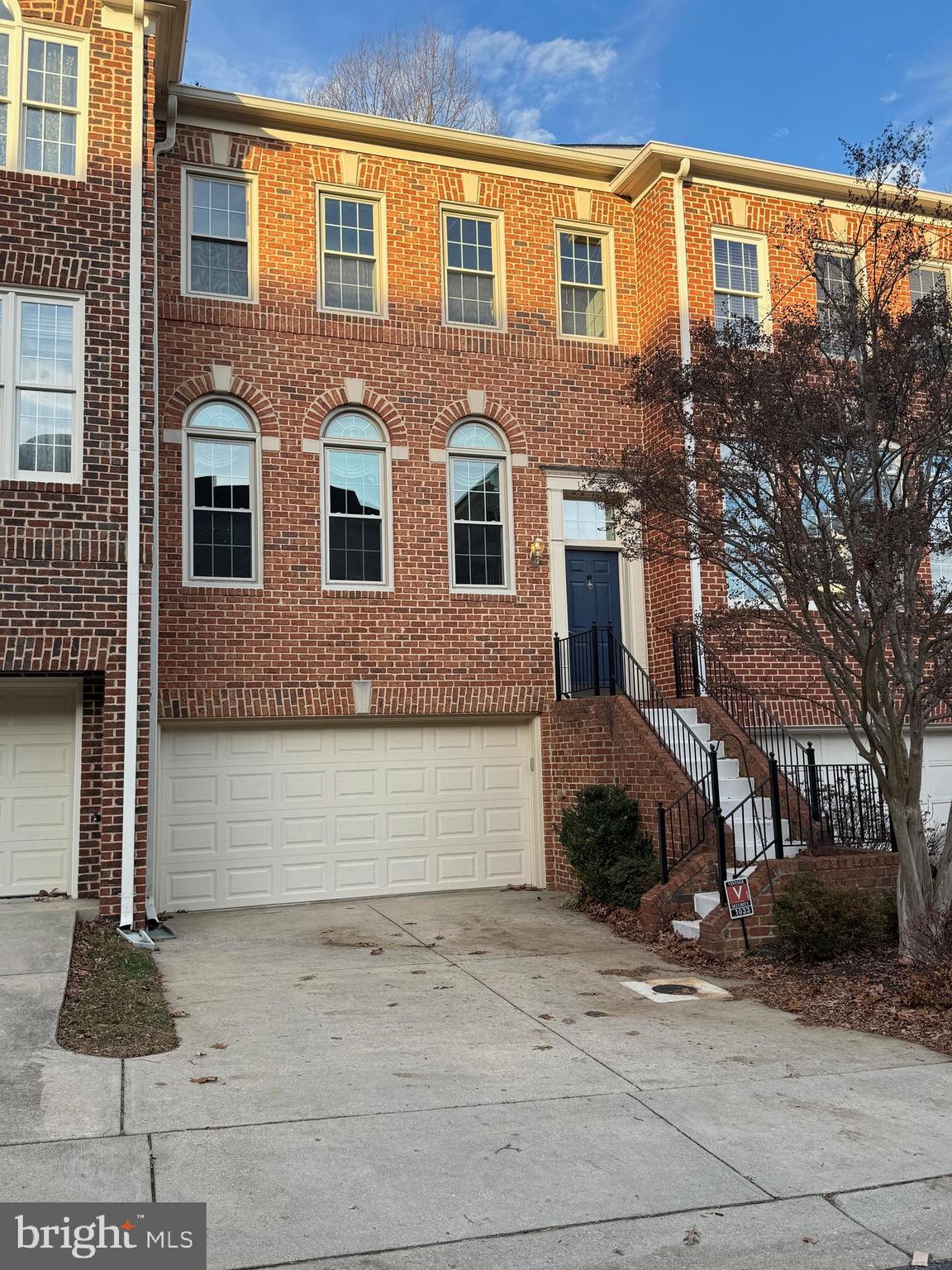 TOWER OAKS - Residential Lease