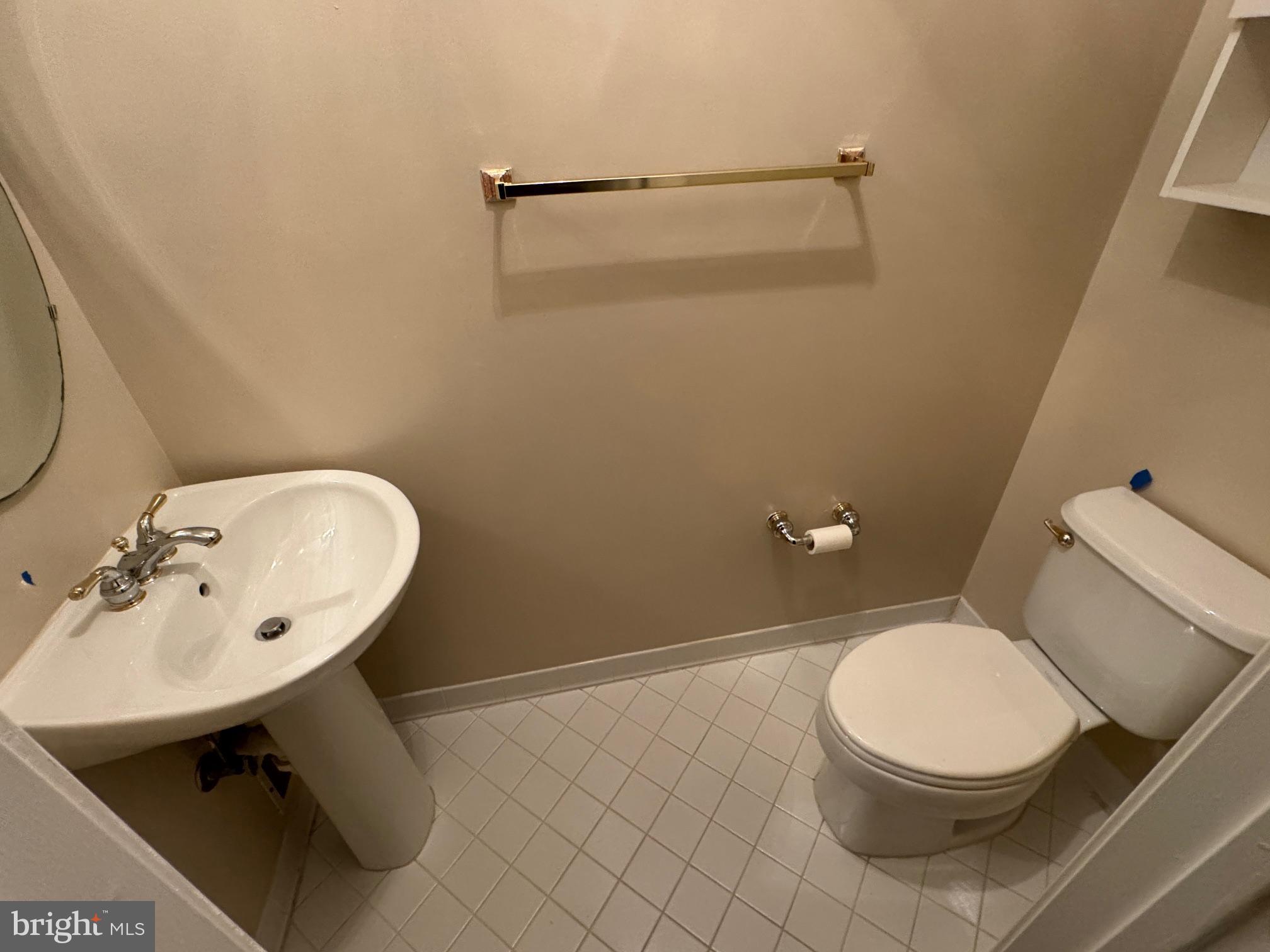 TOWER OAKS - Residential Lease