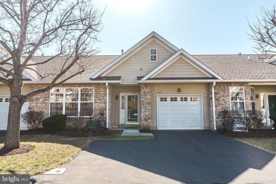 Golf View Estaes:
Tucked away in a leafy enclave surrounded by the heart of Delaware County is Golfview. Drawing it’s name from the Springfield Country Club next door, this pretty community is built on a sunny hillside with lots of trees and lots of wonderful views. You’ll leave the hustle and bustle of Delco behind you when you drive into your new community. Carriage Homes and Townhouses built by McKee Builders, one of the area’s top 55+ community designers and builders are spacious and bright with lots of windows.
Homes in Golfview have large bedrooms with large master baths and walk in closets. Front Porches are fun with no traffic noise and rear decks are large and can accommodate grills and the great outdoors. These homes offer gas heat and hot water for low utility costs. Real Estate taxes are generally lower than many 55+ homes in Delaware County. Without a Clubhouse Golfview’s monthly fee is very low! Come see this community and learn more about 55+ Active Adult Living in the center of Delaware County!  The property is back on the market now as the Buyer suffered a medical event and is in questionable health condition.