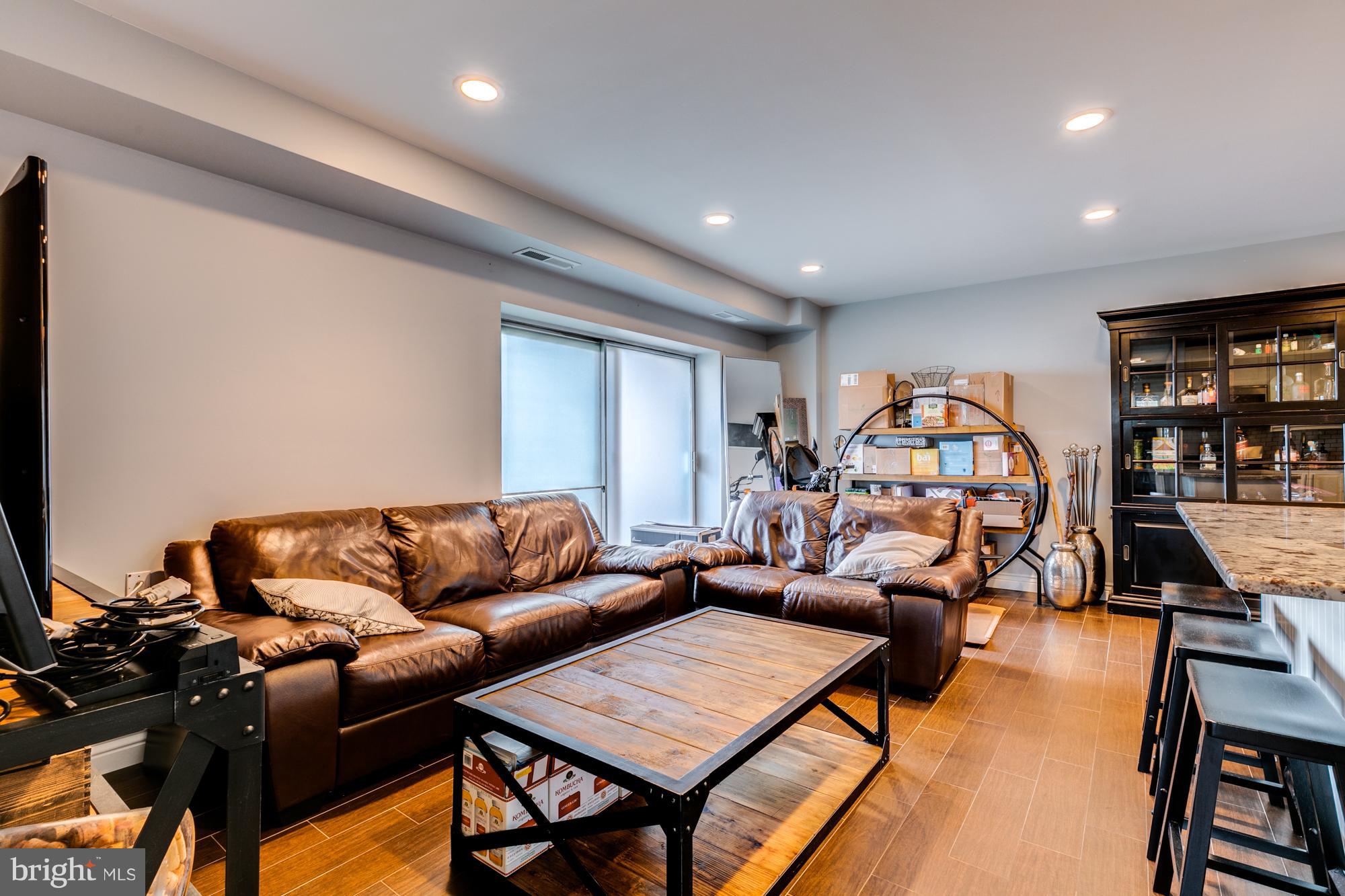 CLEVELAND HOUSE - Residential Lease