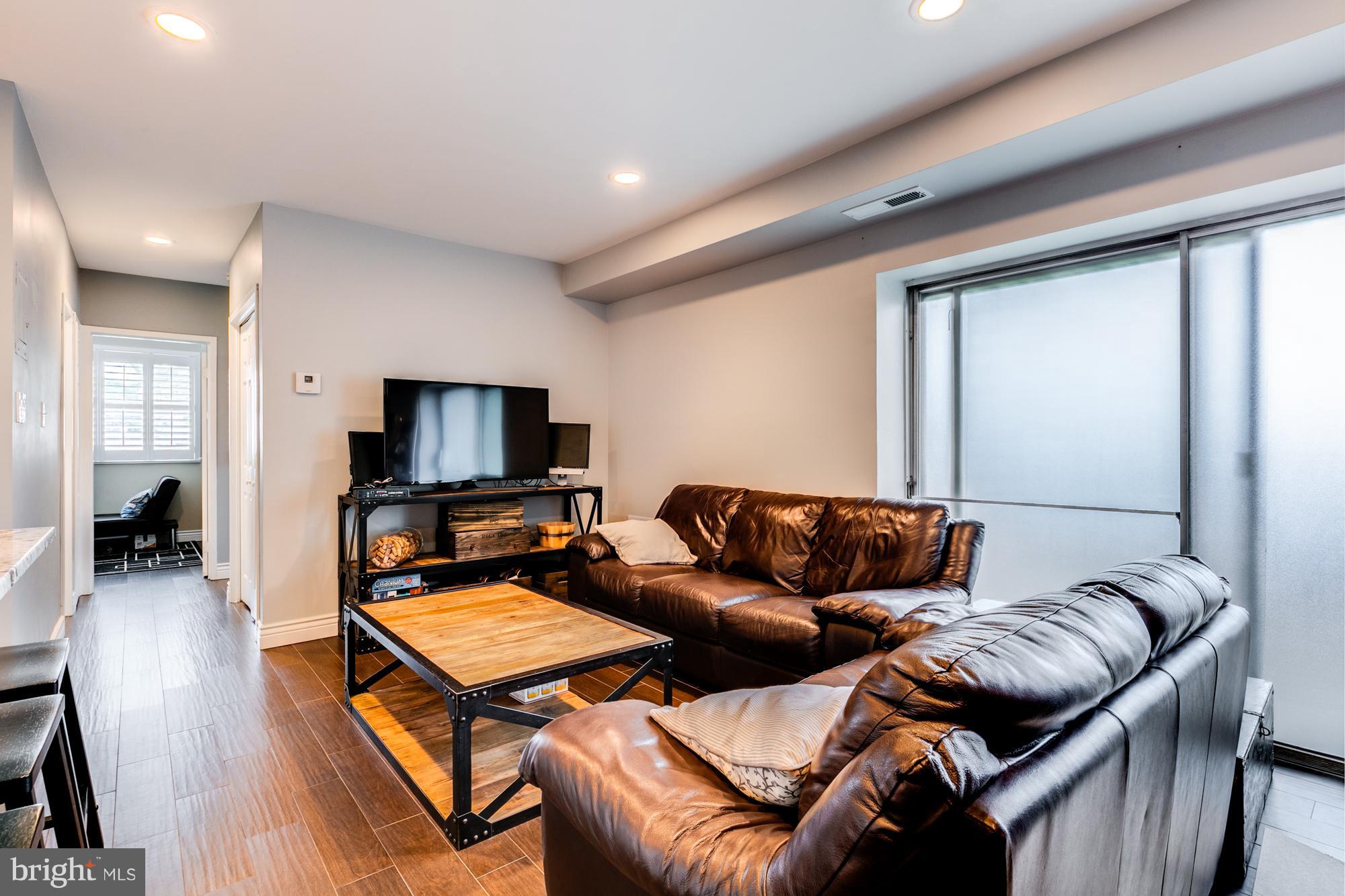 CLEVELAND HOUSE - Residential Lease