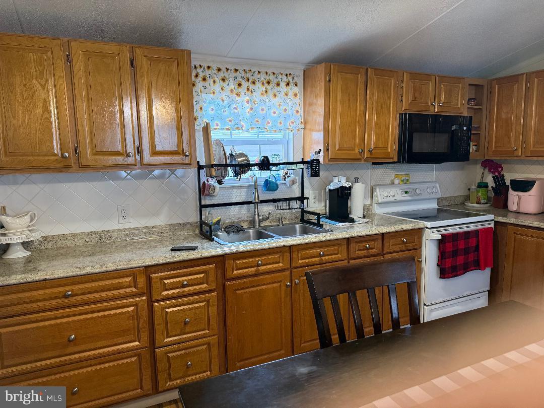 MEADOWS OF CHANTILLY - Residential