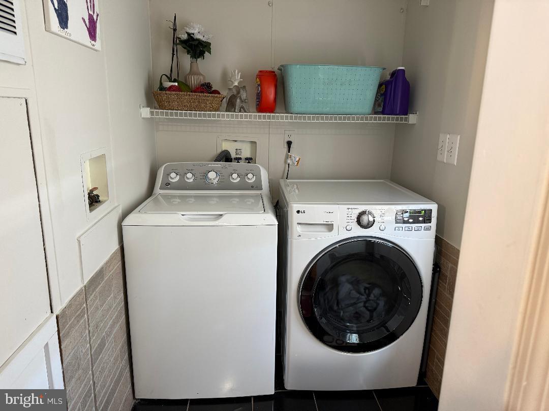 MEADOWS OF CHANTILLY - Residential