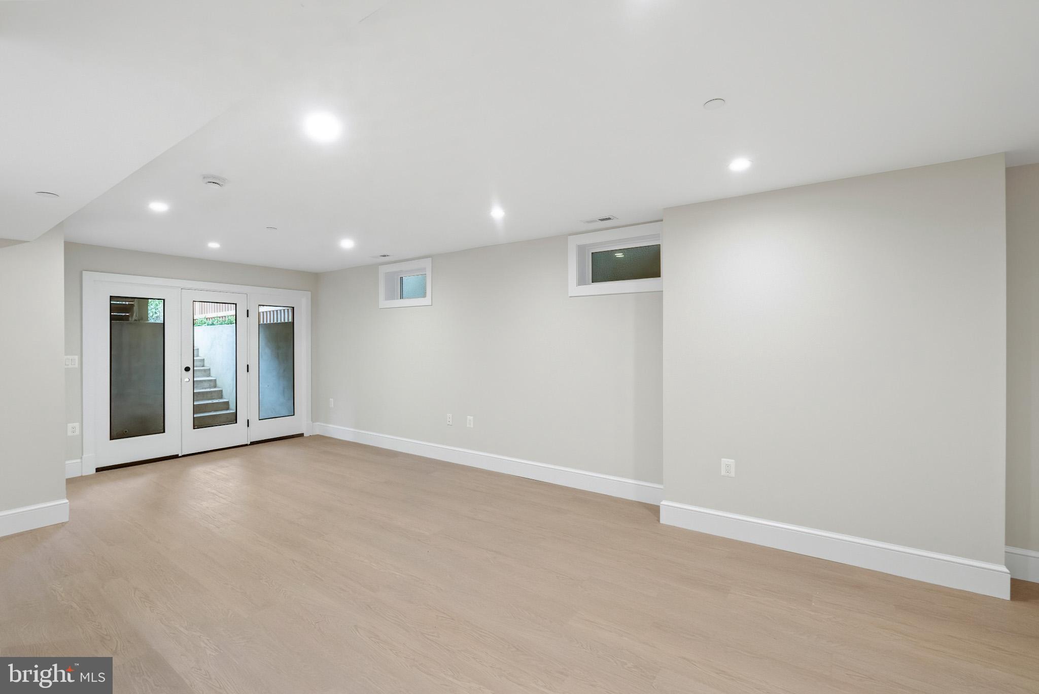 MURRAY HILL - Residential