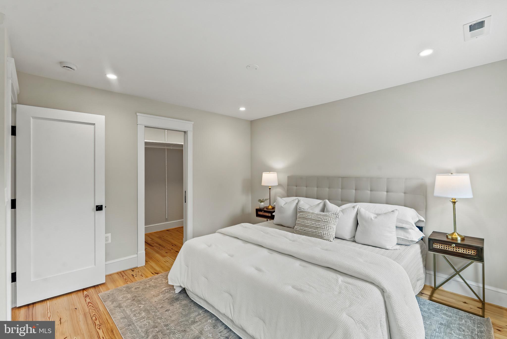 MURRAY HILL - Residential