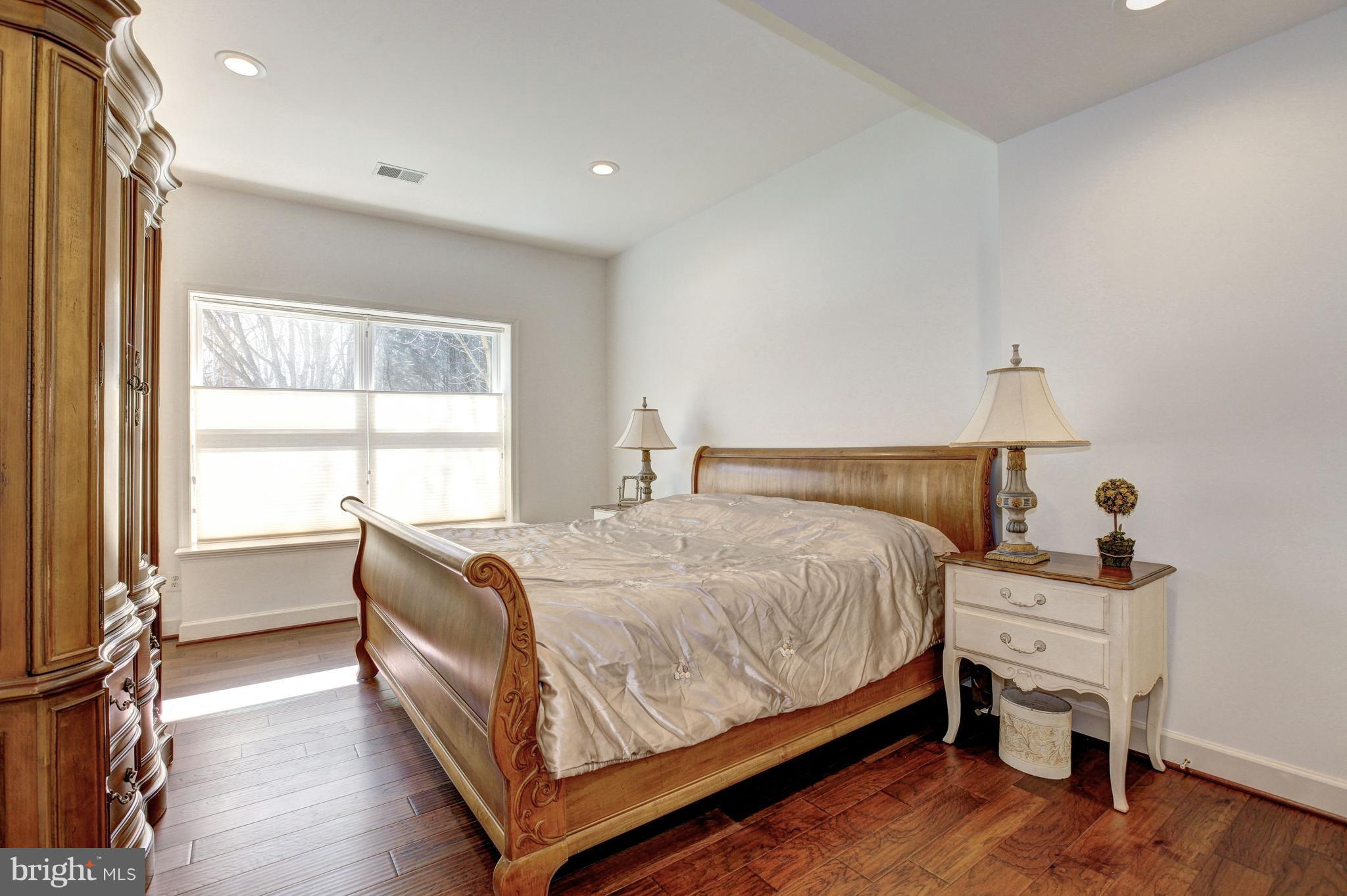 FALCONHURST - Residential