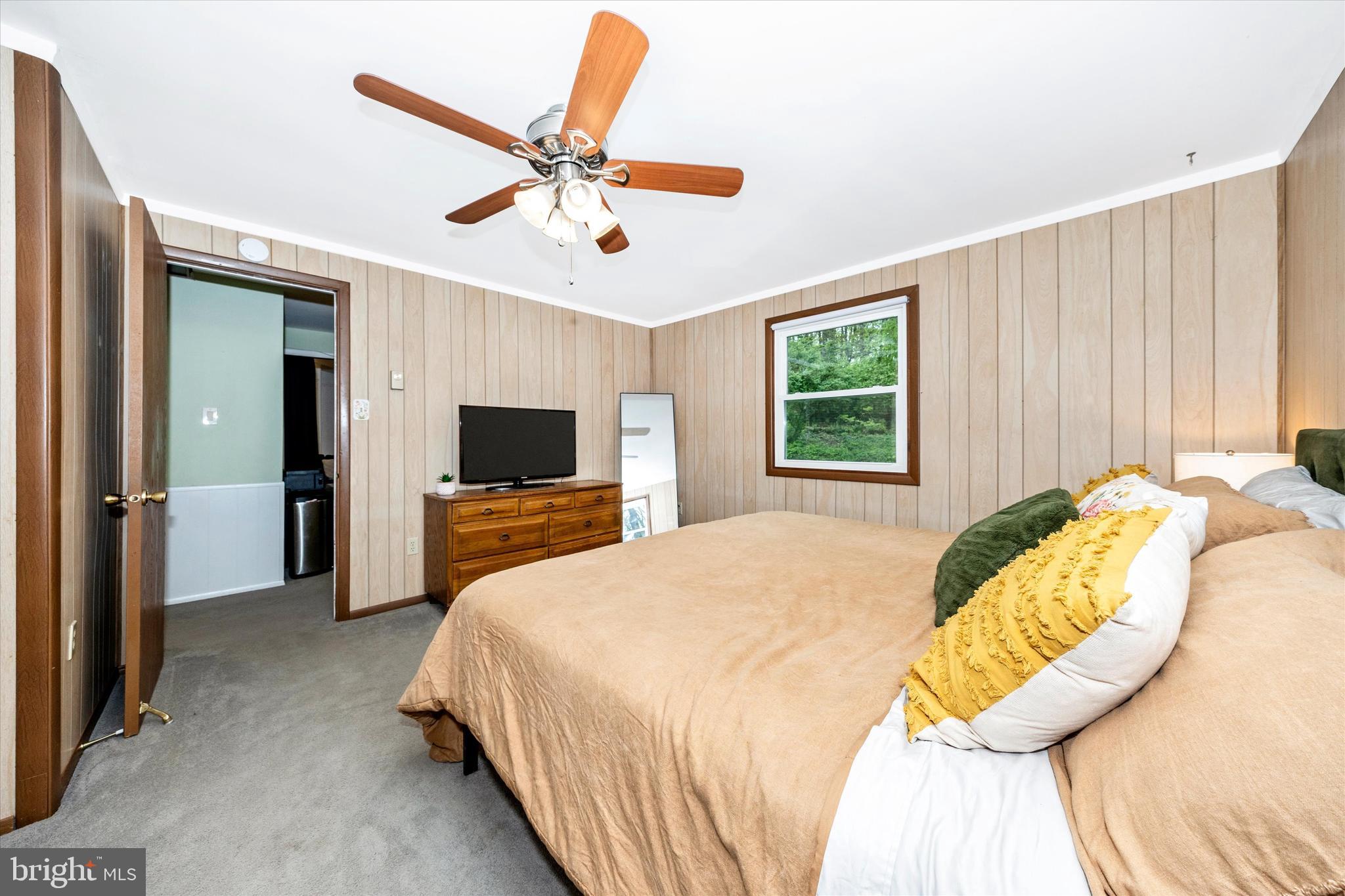 EARL ACRES - Residential