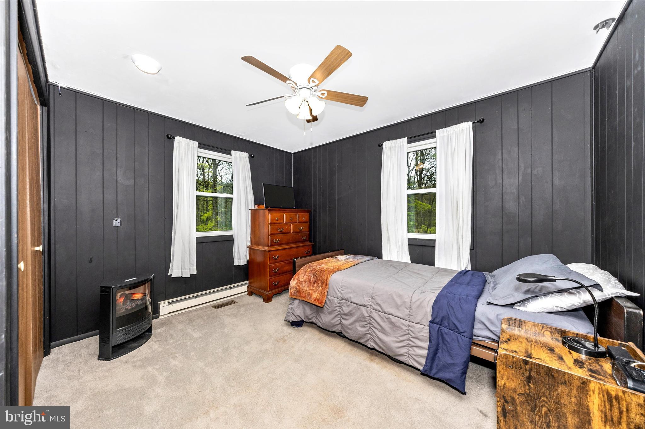 EARL ACRES - Residential