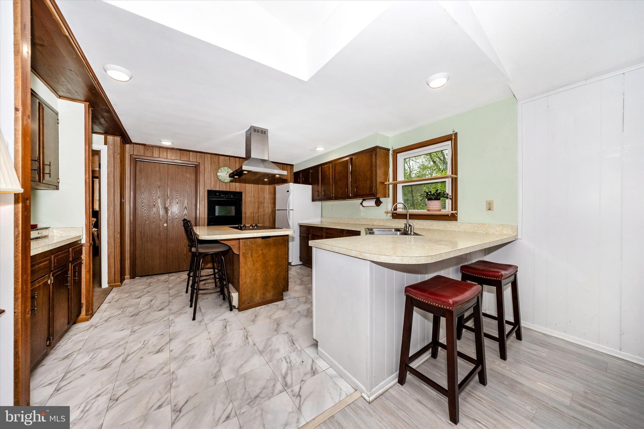 EARL ACRES - Residential