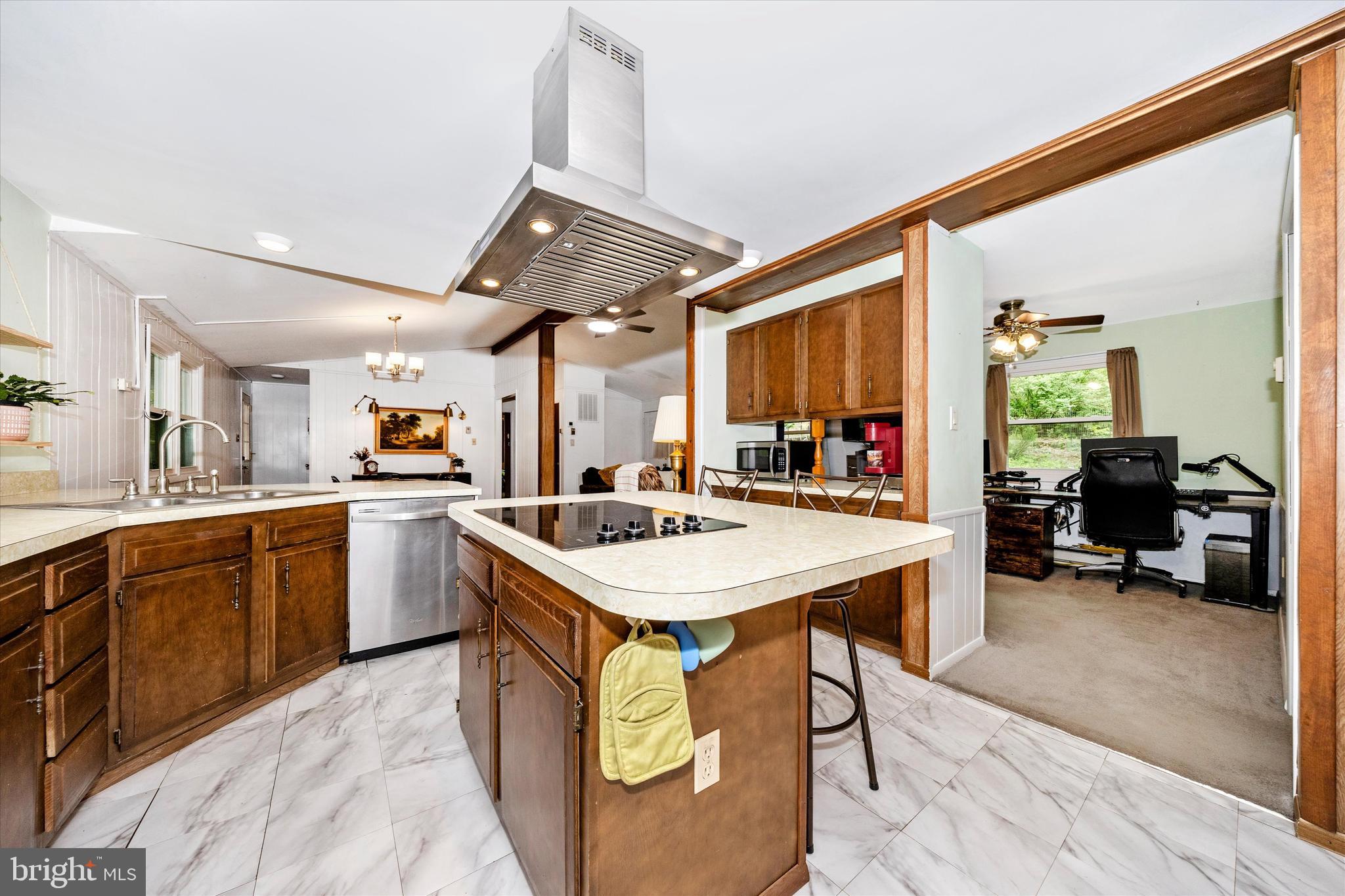 EARL ACRES - Residential