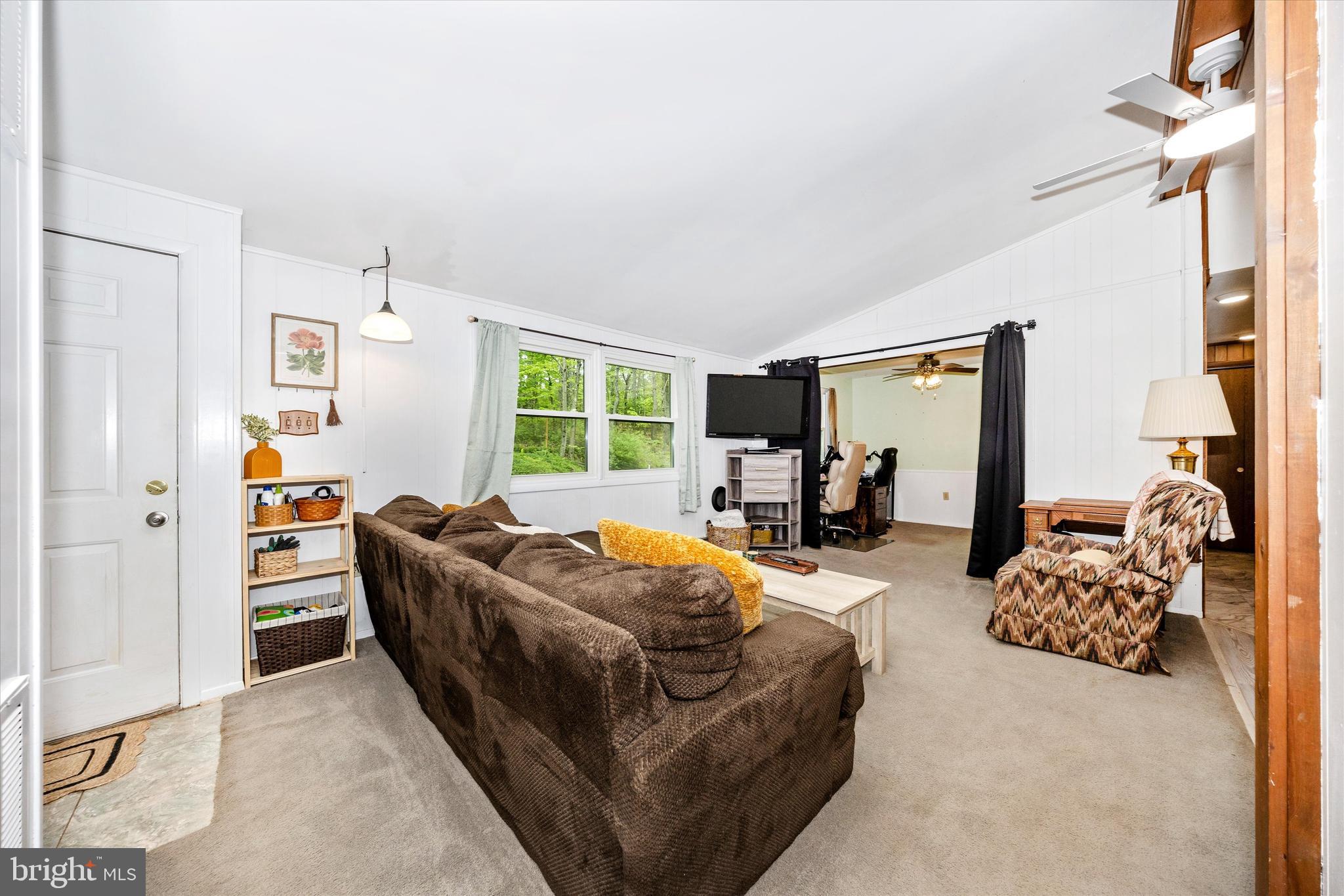 EARL ACRES - Residential