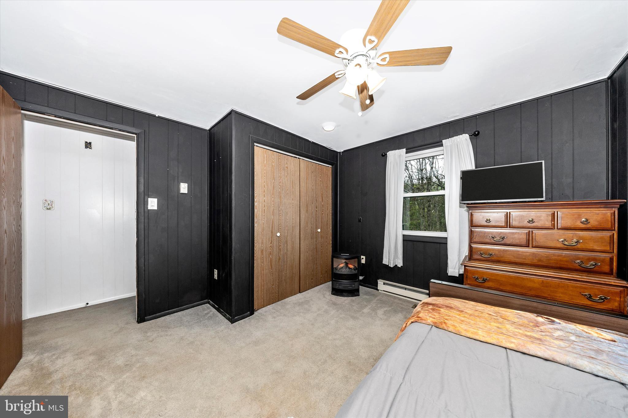 EARL ACRES - Residential