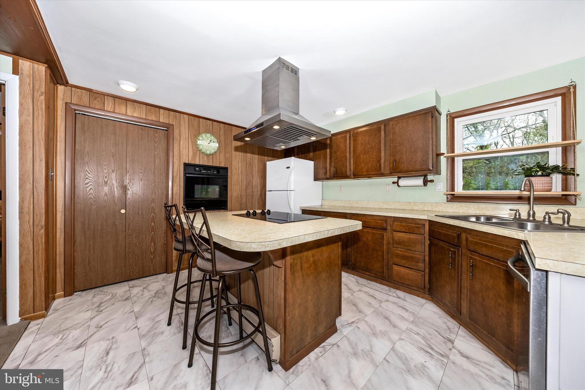 EARL ACRES - Residential