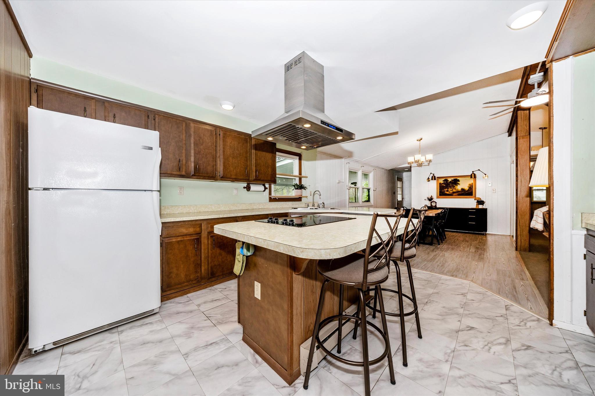 EARL ACRES - Residential